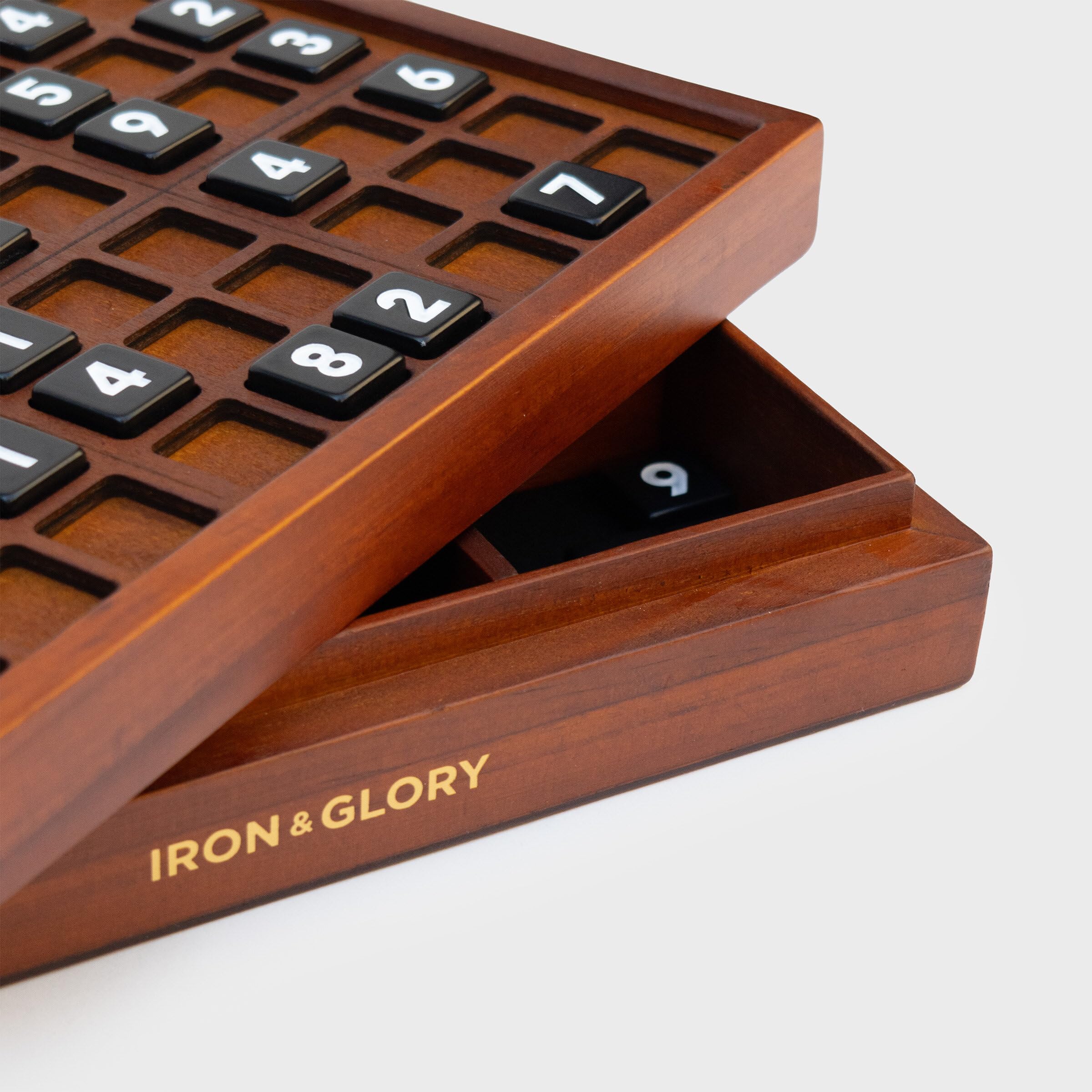 Iron & Glory Deluxe Holz-Sudoku-Puzzle-Spiel | Gehirnspieler 81 nummerierte Melamin-Fliesen & umfassende Anleitung | Reise-Brettspiel für Freunde & Familie | Ideales Retro-Neuheitsgeschenk & Wohndekor