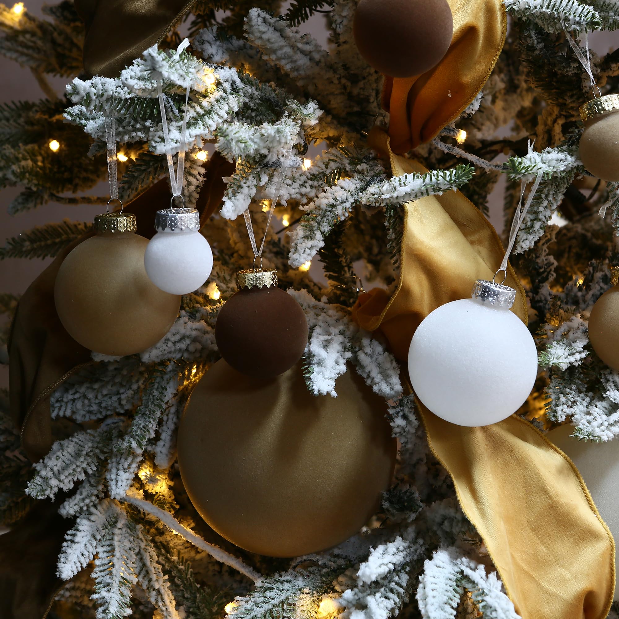 Sea Team 32 Boules Noël Velours incassables multitaille Marron | Boules en velours floqué incassable, parfaites pour sapin, couronne, guirlande. Idéales pour Noël, mariage, fête.