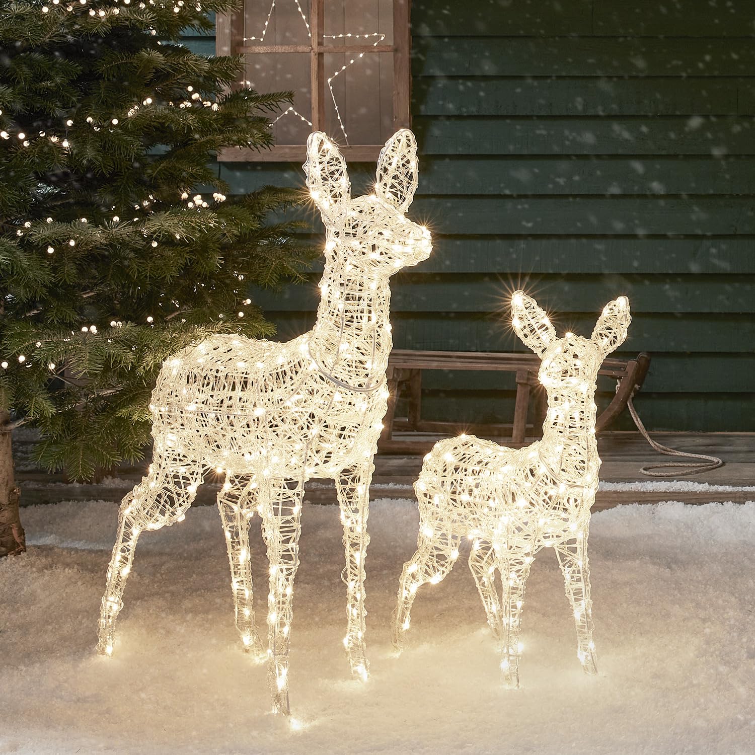 Lights4fun Set 3 in 1 Swinsty LED renna figure madre e bambino funzionamento a batteria timer illuminazione natalizia per esterni e interni