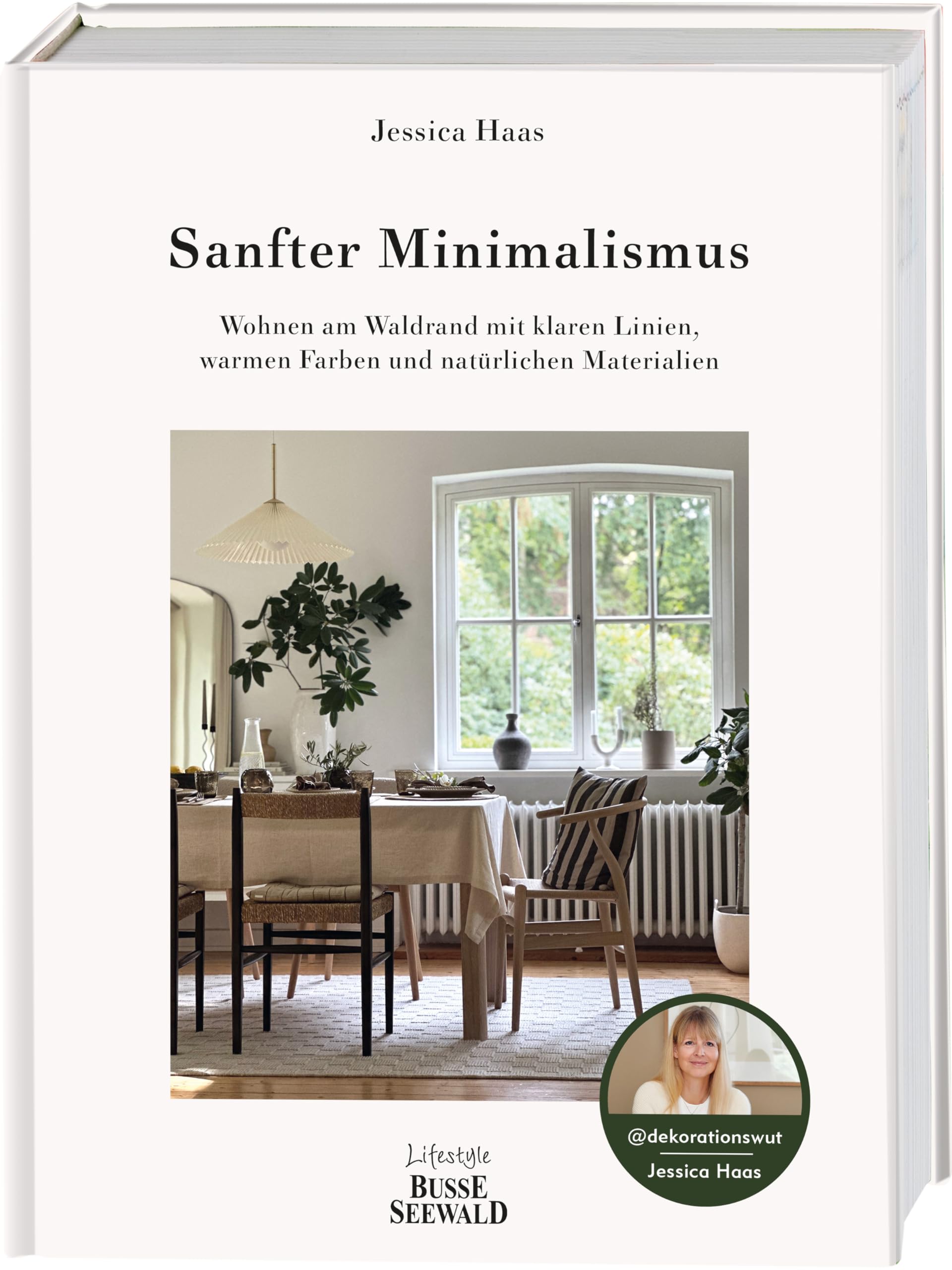 Sanfter Minimalismus. Wohnen am Waldrand mit klaren Linien, warmen Farben und natürlichen Materialien: Von Jessica aka @dekorationswut