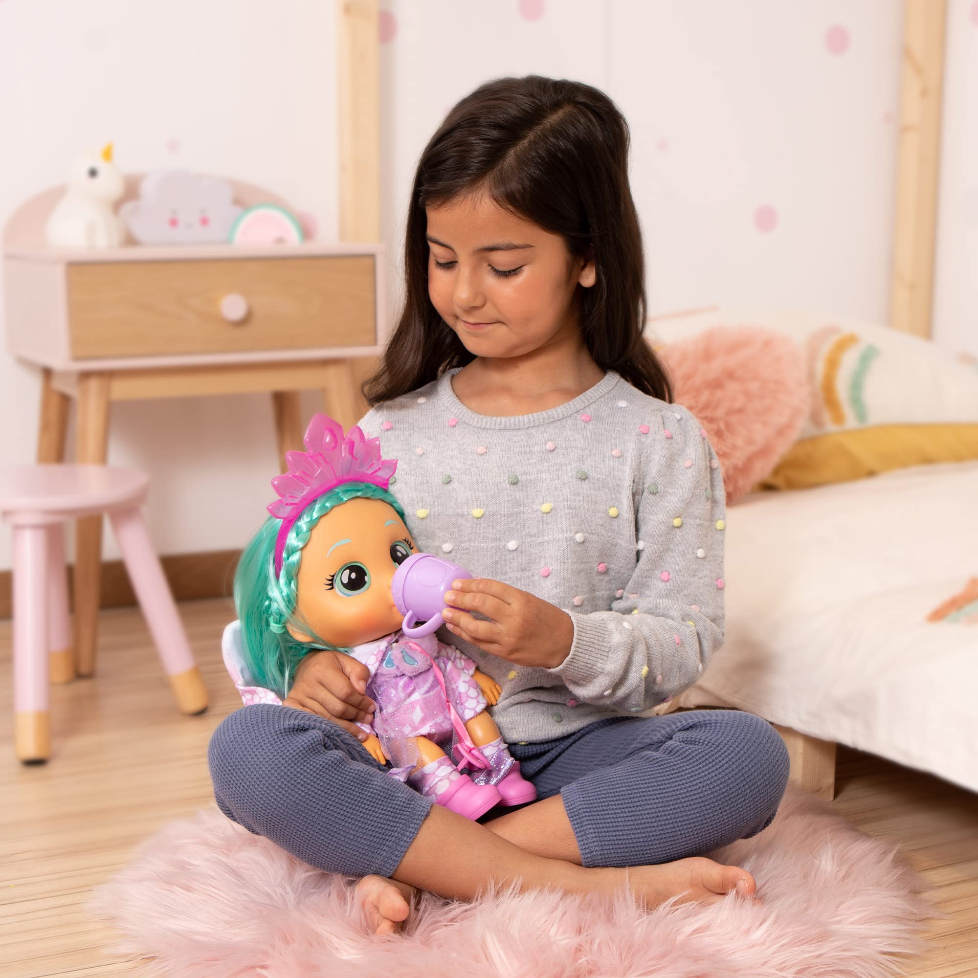 IMC Toys Cry Babies Kiss Me Elodie, interaktywna lalka, która rumieni się z pocałunkiem i płacze jak dziecko, z włosami do włosów, ubraniami do noszenia i akcesoriami