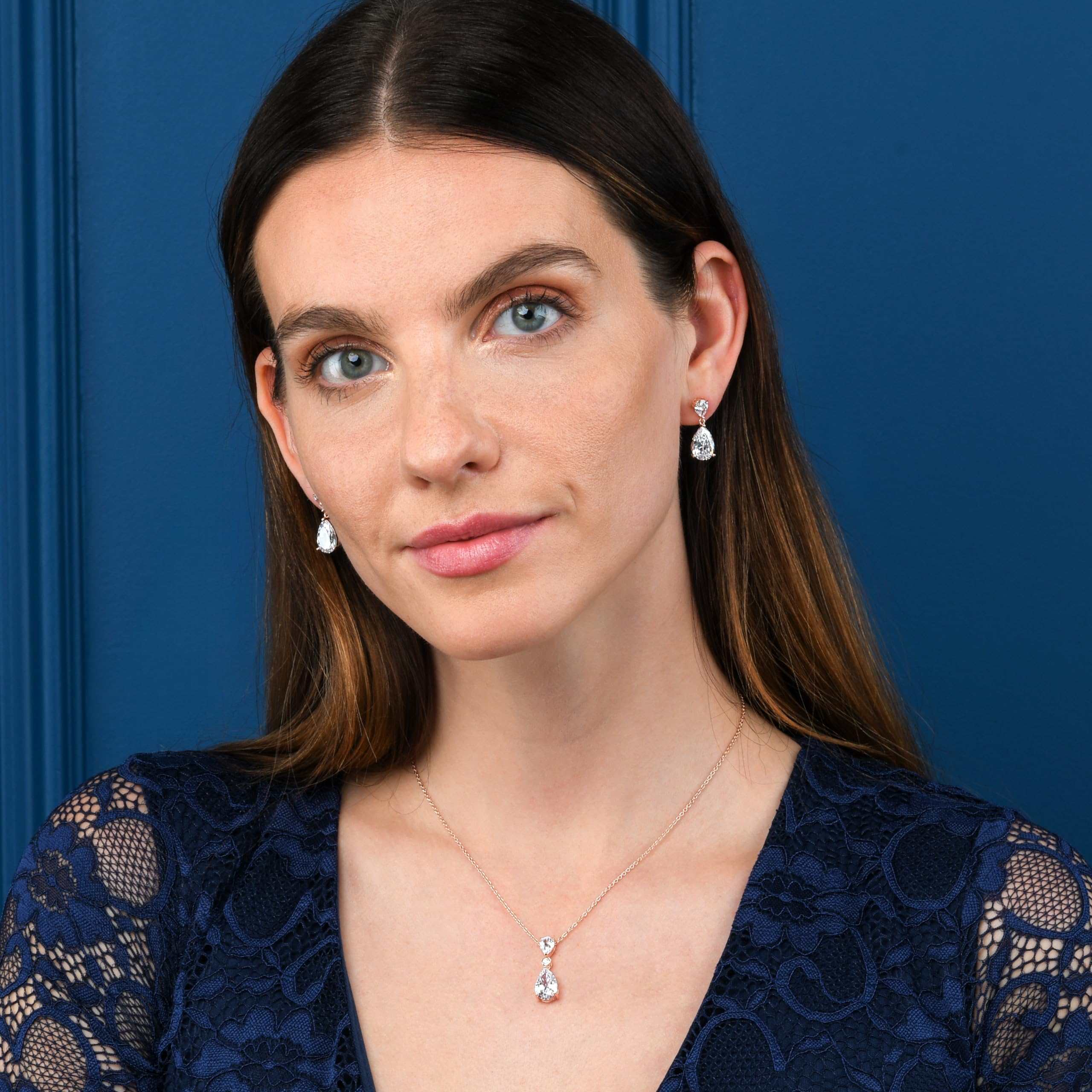 Diamond Treats Naszyjnik ze srebra wysokiej próby 925, naszyjnik damski z kolorowego kamienia, biały, zielony, niebieski lub czerwony, damski naszyjnik z litego srebra, srebrna biżuteria damska z
