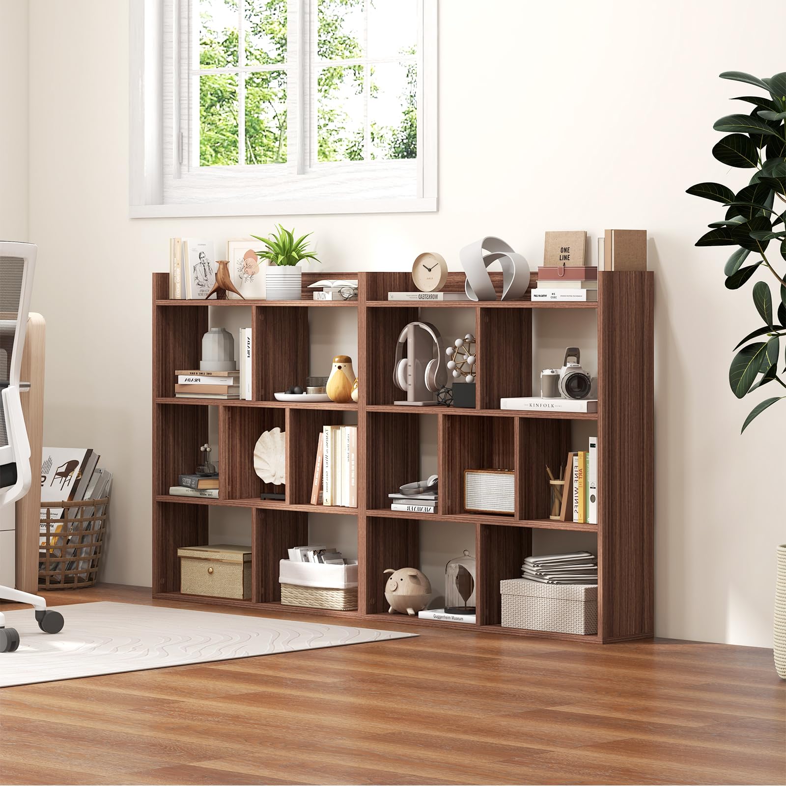 HOMASIS Estantería Madera con 7 Compartimentos Diáfanos, Almacenamiento de Exposición, Biblioteca con Protección Antivuelco, Separador de Habitaciones para Salón (Nogal)