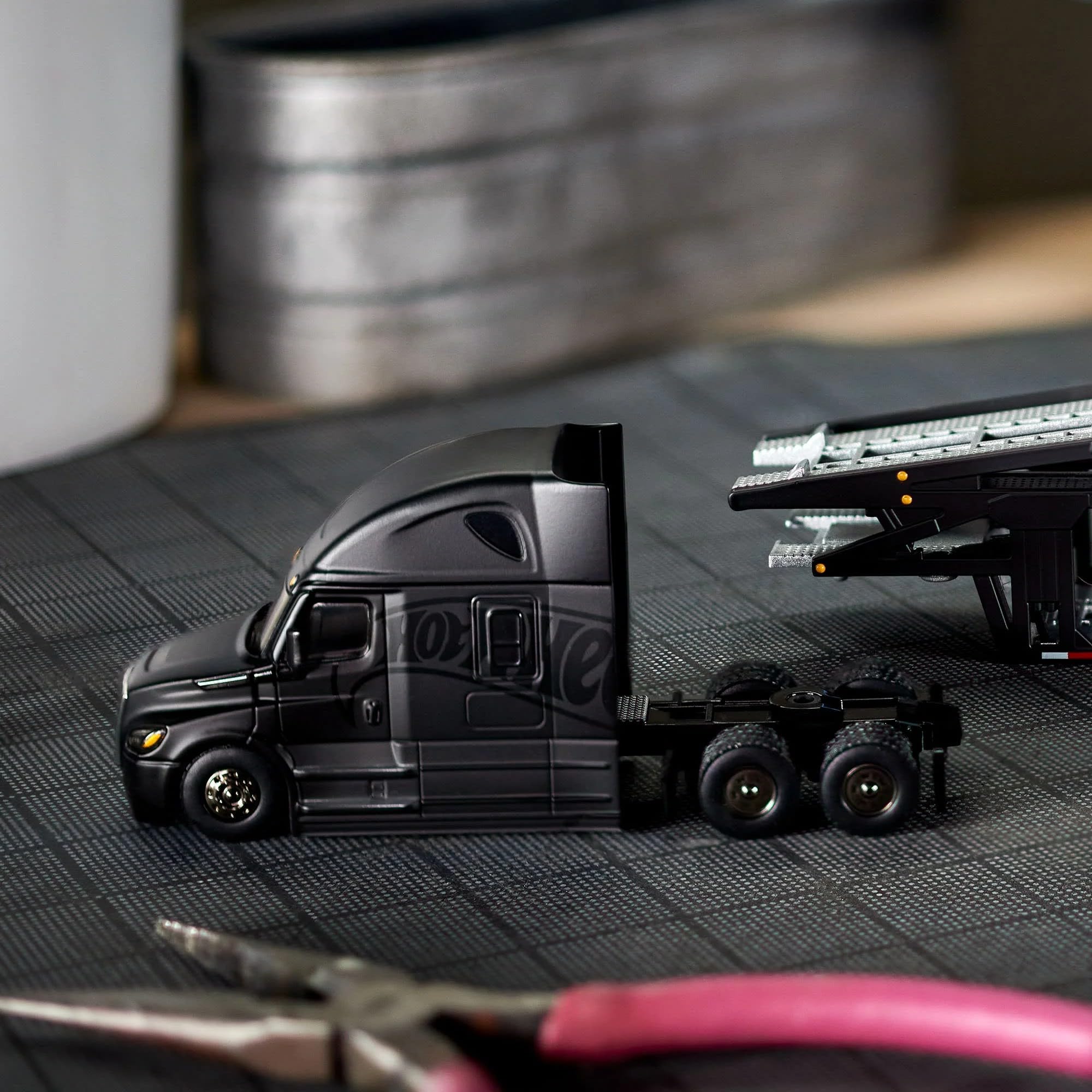 Amazon.com: Hot Wheels Freightliner Cascadia Elite 64
