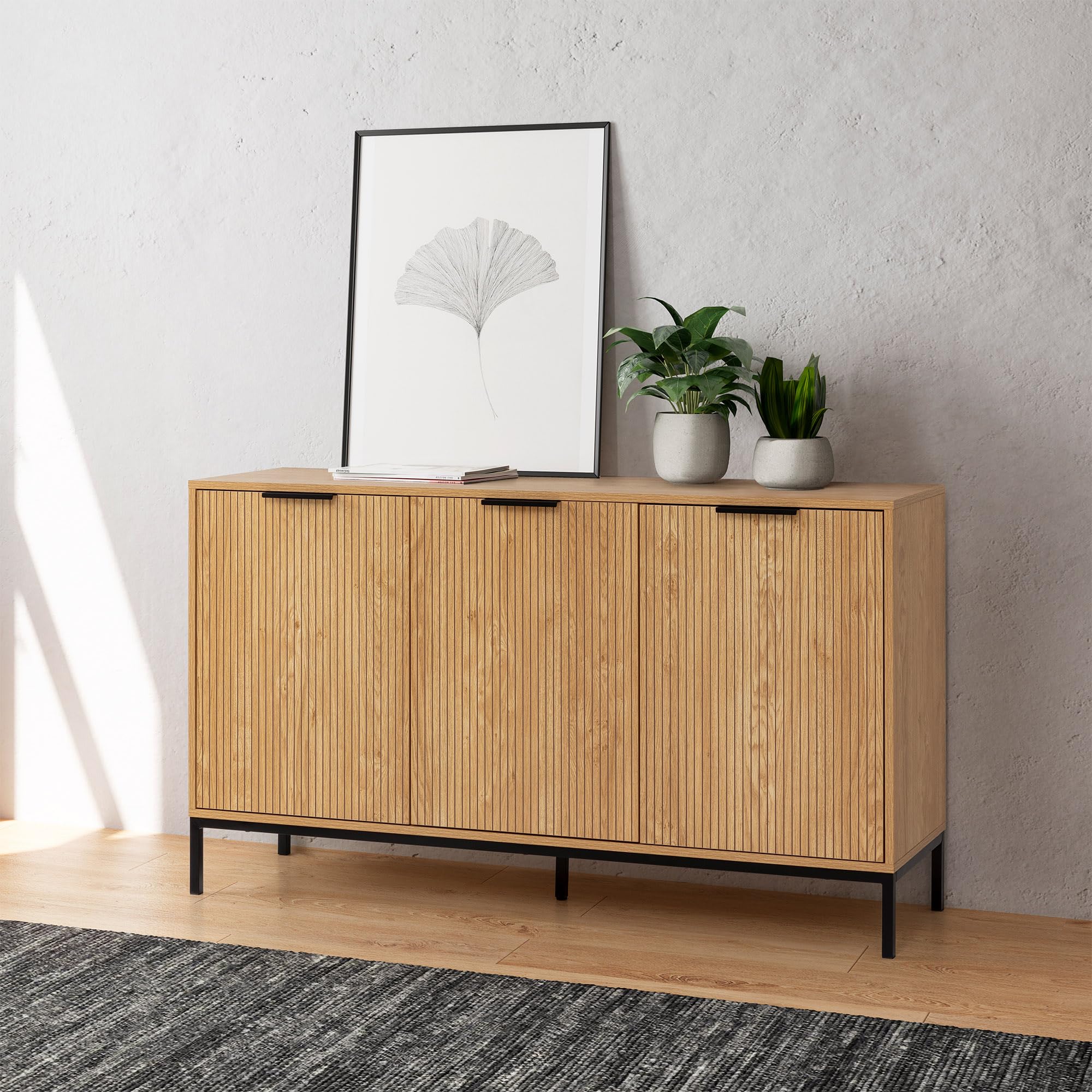 HOMN LIVING Aparador Mónica 3 Puertas Color Madera, 140 cm (Ancho) 40 cm (Profundo) 80 cm (Altura)