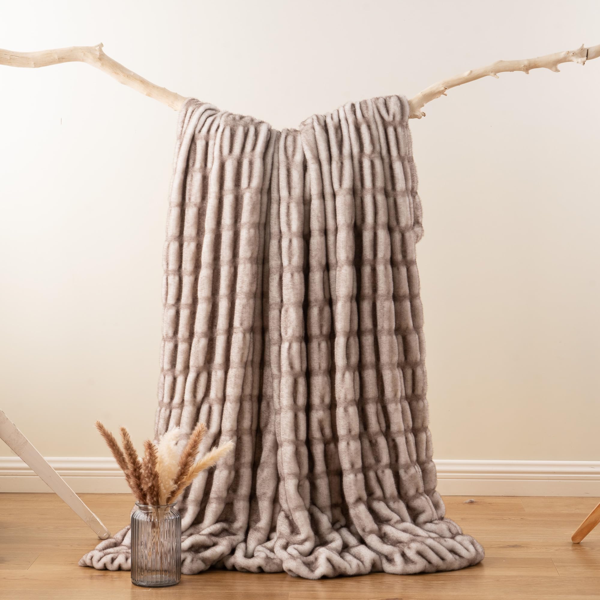 Battilo Luxury Faux Rabbit Fur Throw Blanket with Brown Tipped 125x150cm