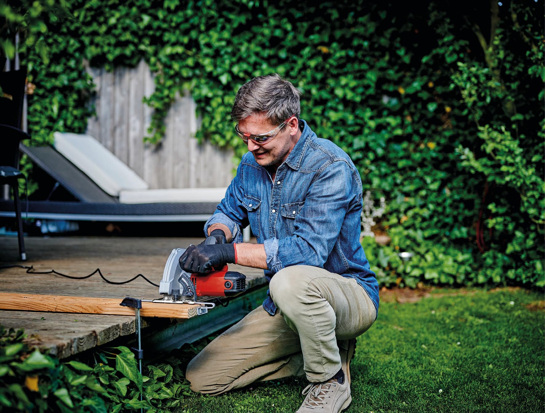 Einhell Scie circulaire Ø160 mm TC-CS 1250 (1250 W, 5500 tours p.min., réglage sans outil profondeur/l’inclinaison, poignée auxiliaire)
