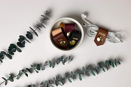 Miniatura 6 de KEYAIIRA - Juego de 3 soportes de cable de cuero personalizables con cierre a presión dorado - Soporte de cable de carga para portátil, organizador