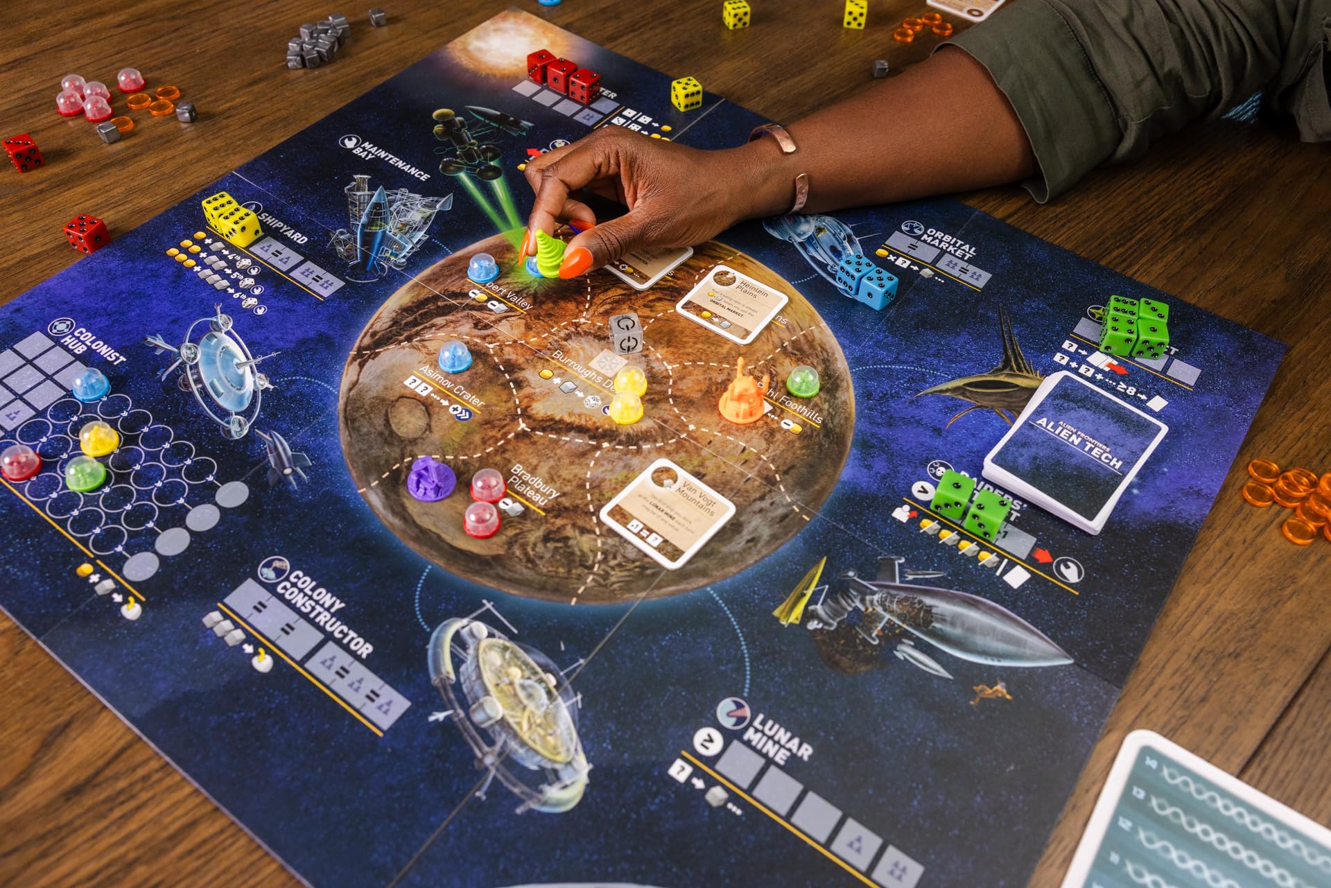 Alien Frontiers Edition X Gioco da Tavolo per 2-4 Giocatori, Età 14+, Strategia | Costruisci la tua colonia spaziale con la gestione strategica delle risorse in Alien Frontiers.