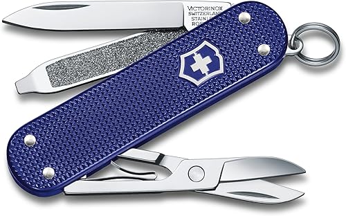 Vista 70 de Victorinox Classic SD Precious Alox Swiss Army Cuchillo compacto de 5 funciones de fabricación suiza con hoja pequeña, destornillador y llavero