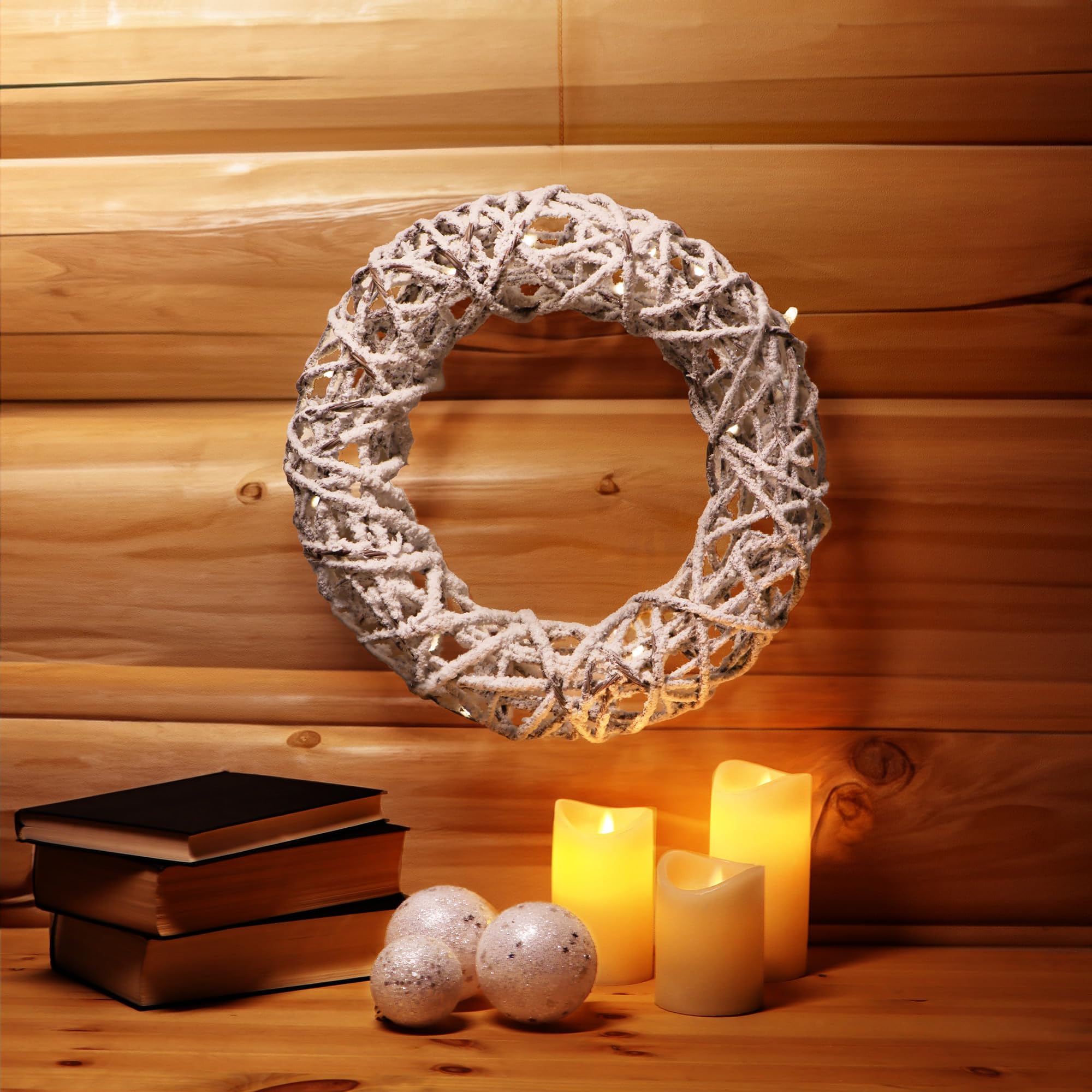 Com-four LED Weihnachtskranz Mit Timer - 30cm Weißer Schneekranz Mit 15 Warmweißen LEDs