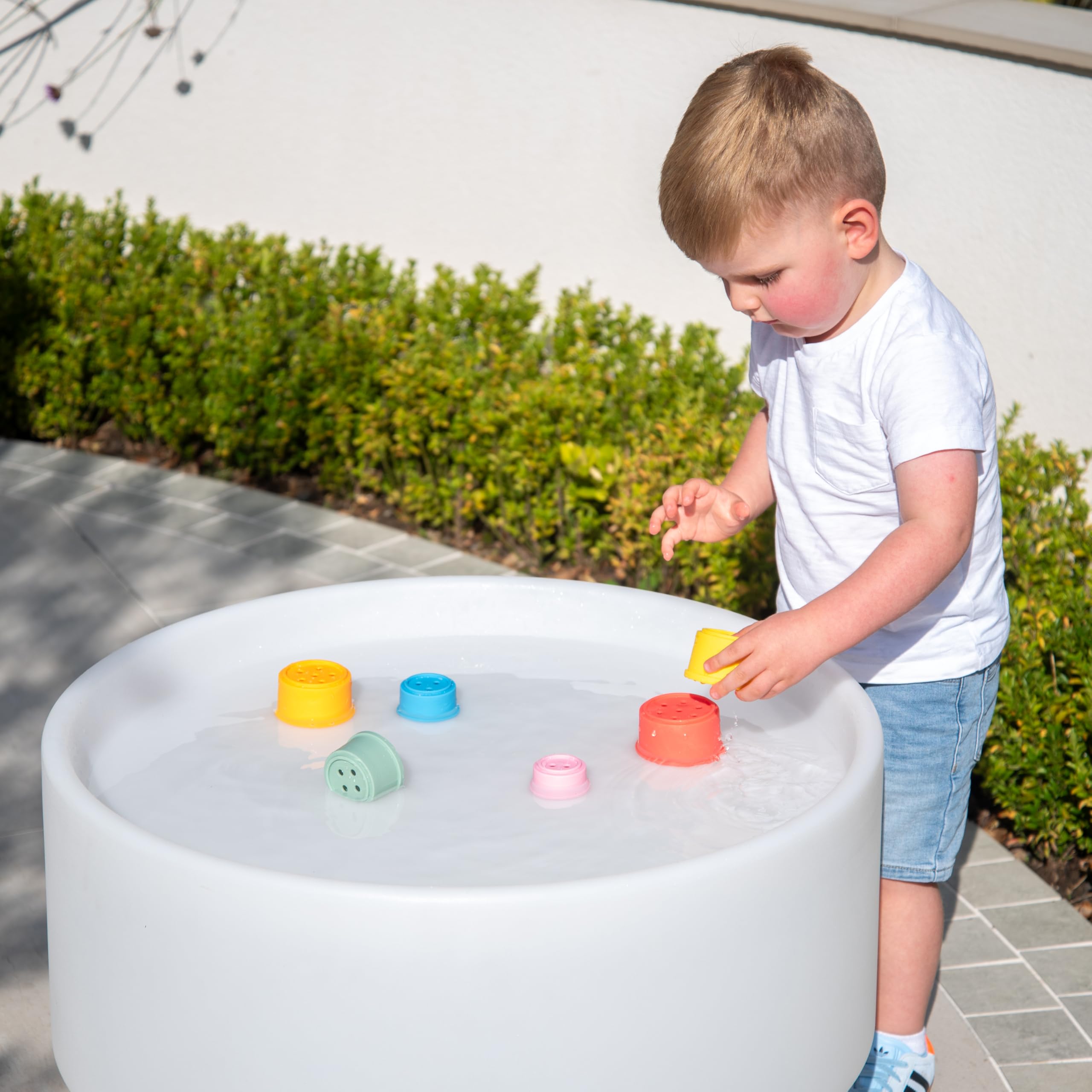 Tickit Silisoft Tazze Impilabili In Silicone Morbido A Forma Di Stella – 5 Pezzi Con Fori Per Contare, Gioco D'Acqua E Attività Sensoriali, Colori Terra - 4