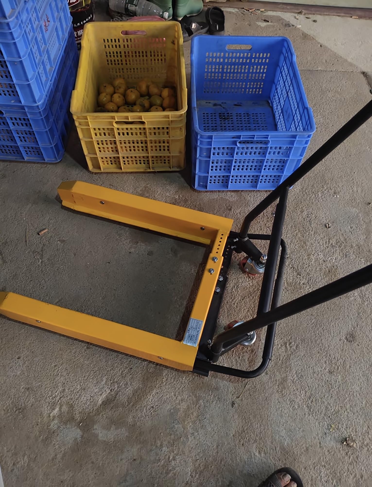 Transpallet manuale con forche, capacità 550 libbre, larghezza 15-24,4" x lunghezza 31,5", transpallet standard