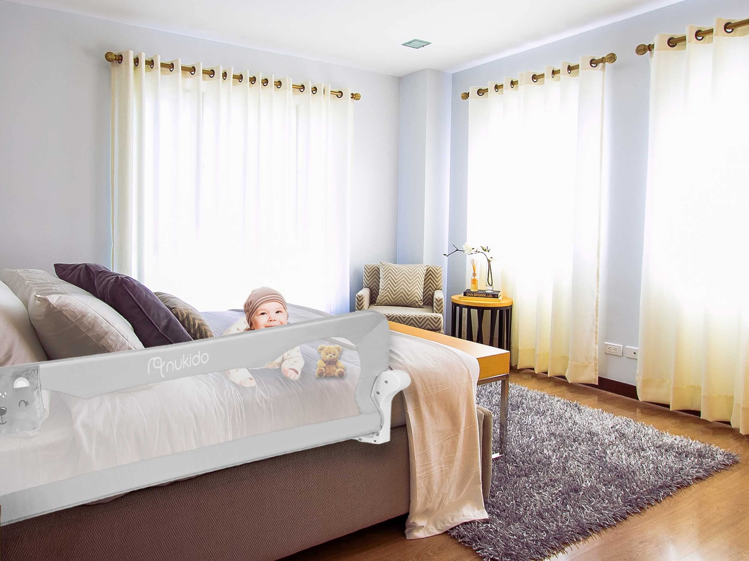 Nukido Barrière De Lit Bébé Anti-Chute 150 x 35 x 42 cm Barrière De Sécurité Pliable avec Système De Verrouillage Ceintures De Sécurité Poche Cadre Durable en Acier Gris