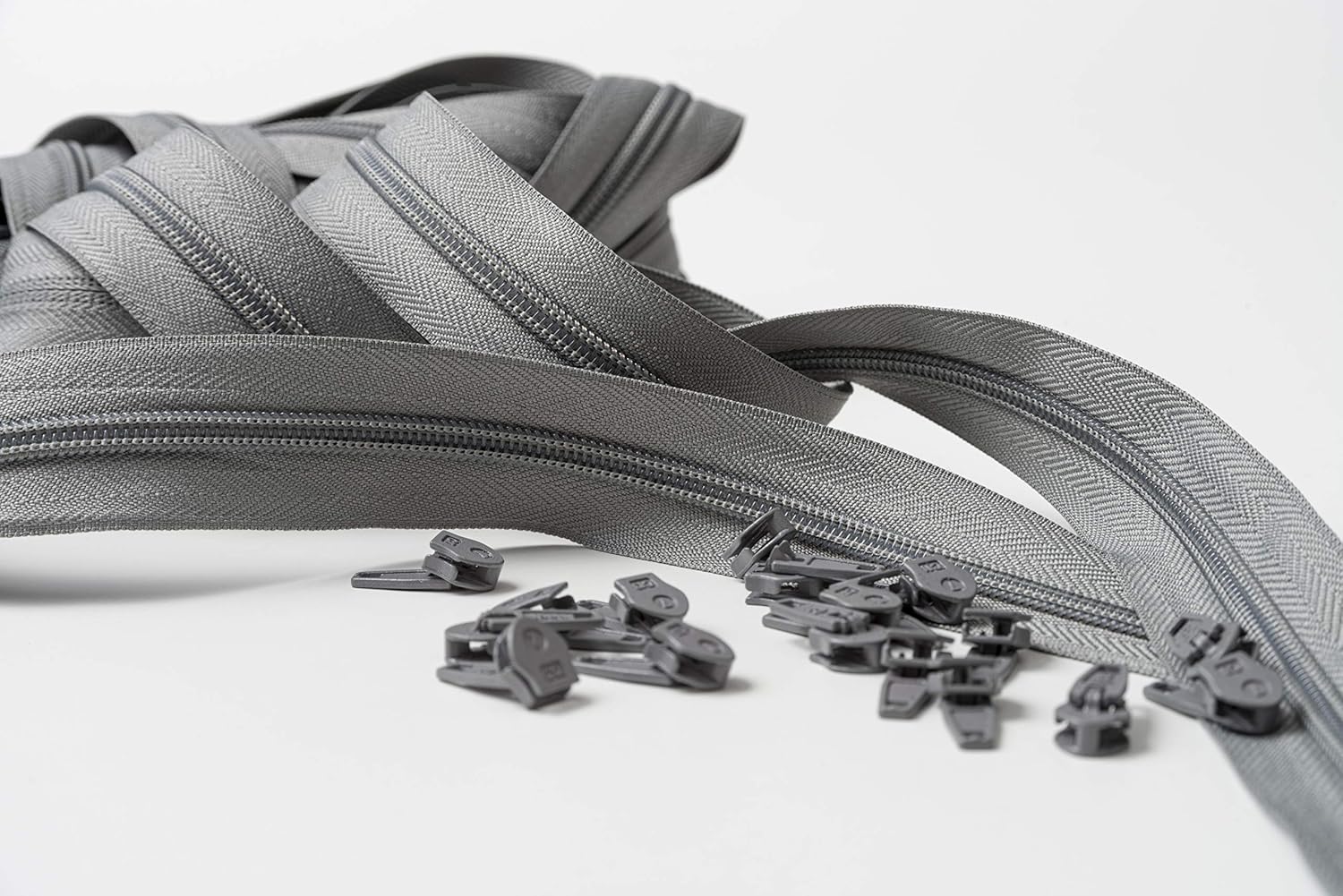IPEA Zip Chain Grey Continuous 5 Metres Long + 15 Metal Sliders, Chain Size #5, Made in Italy, Nylon Zippers, Cuttable for Sewing by The Metre, Width 30 mm, Grey