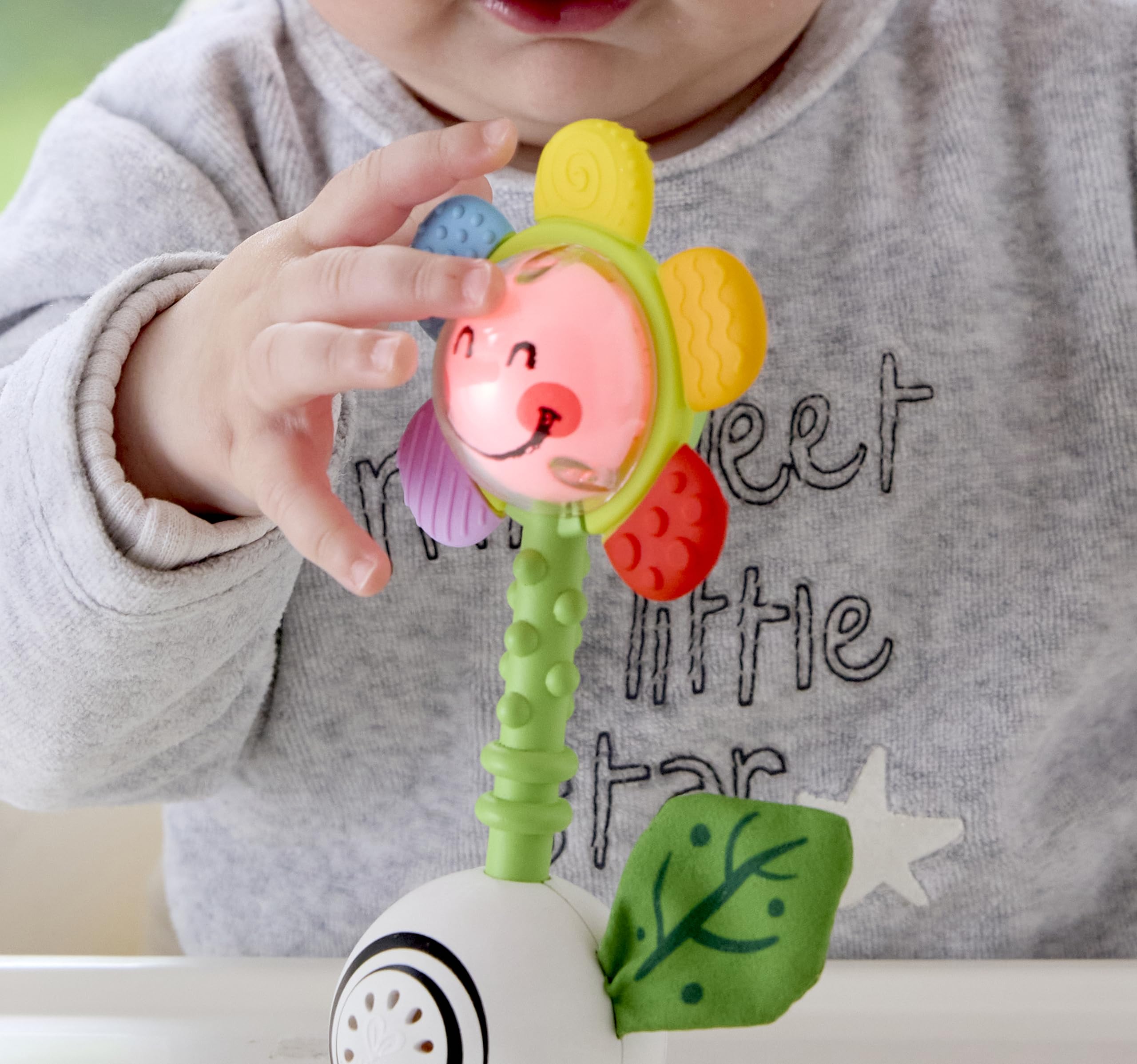 Hape Grzechotka w kształcie kwiatu Shake 'n Sparkle | zabawka multisensoryczna dla niemowląt | idealna dla dzieci od 0 miesiąca życia
