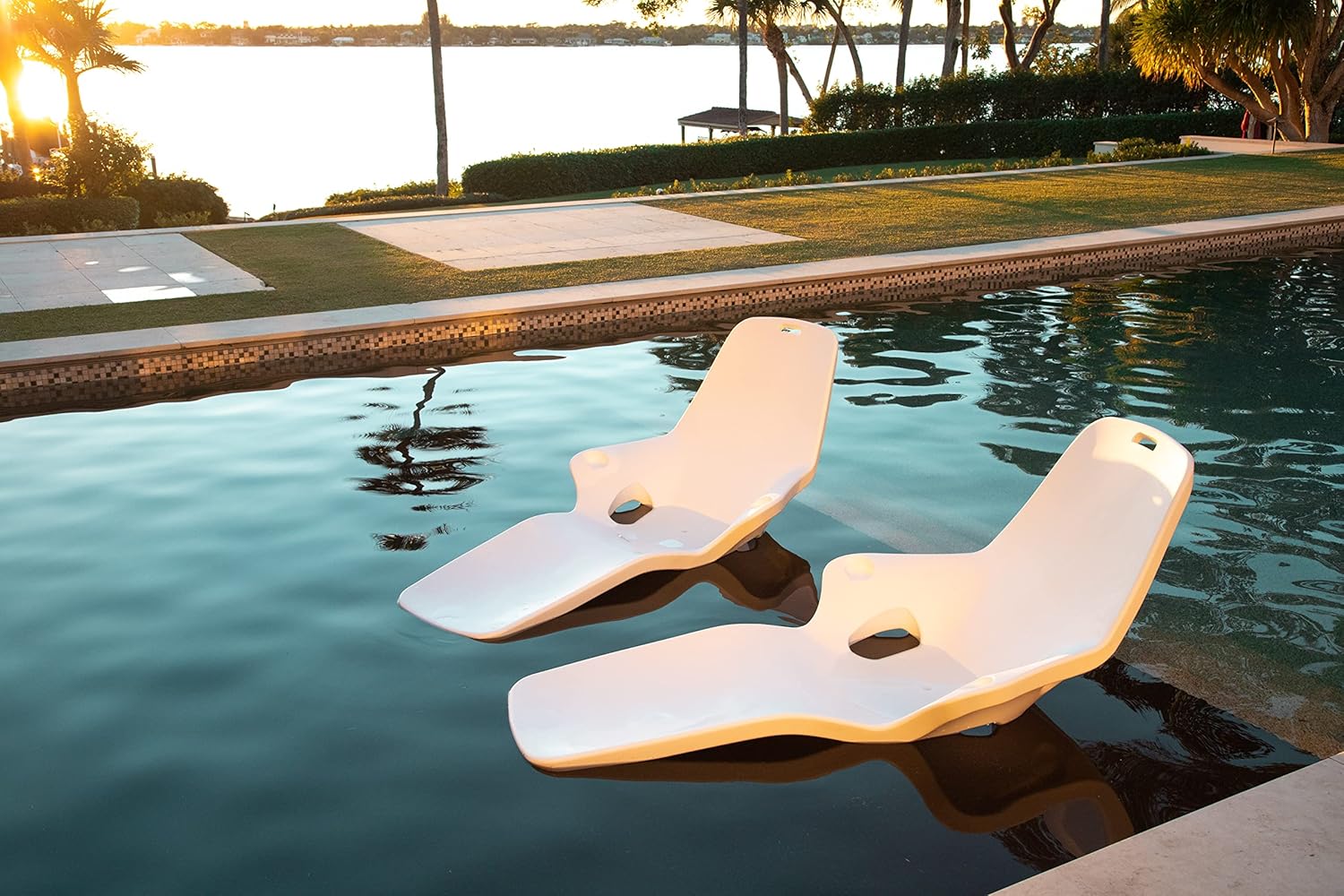 REZVANI FURNITURE STUDIO Tenjam Shayz in Pool Lounge Chairs