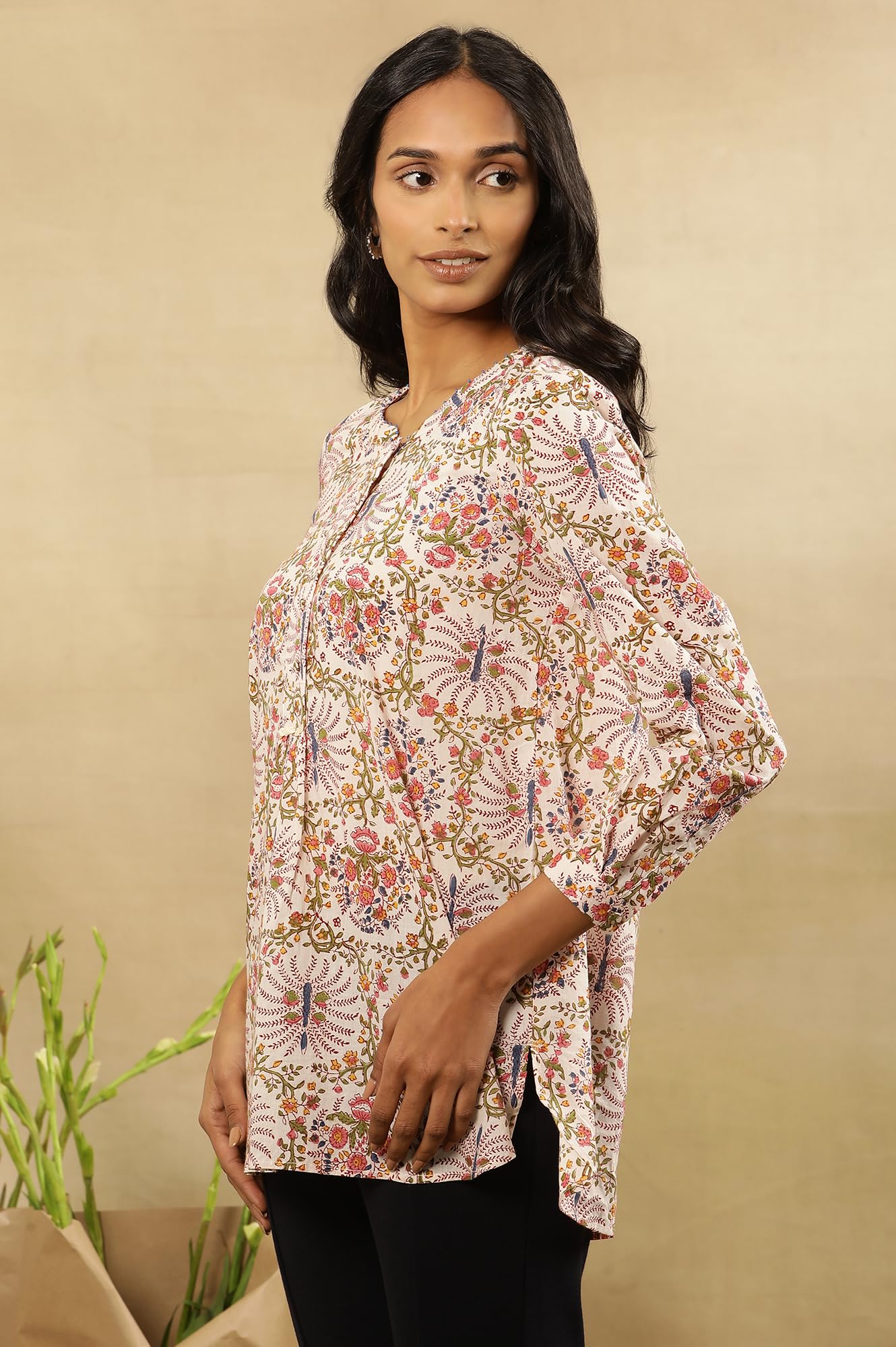 Folksong by W - Top dritto da donna, in cotone, con stampa floreale, colore: bianco