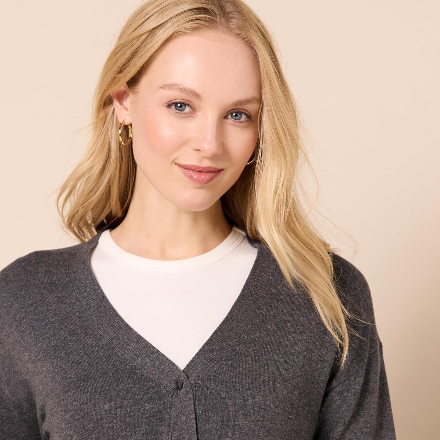 Amazon Essentials Womens V-Neck Lightweight Cropped Relaxed-Fit Cardigan Sweater - Image 4