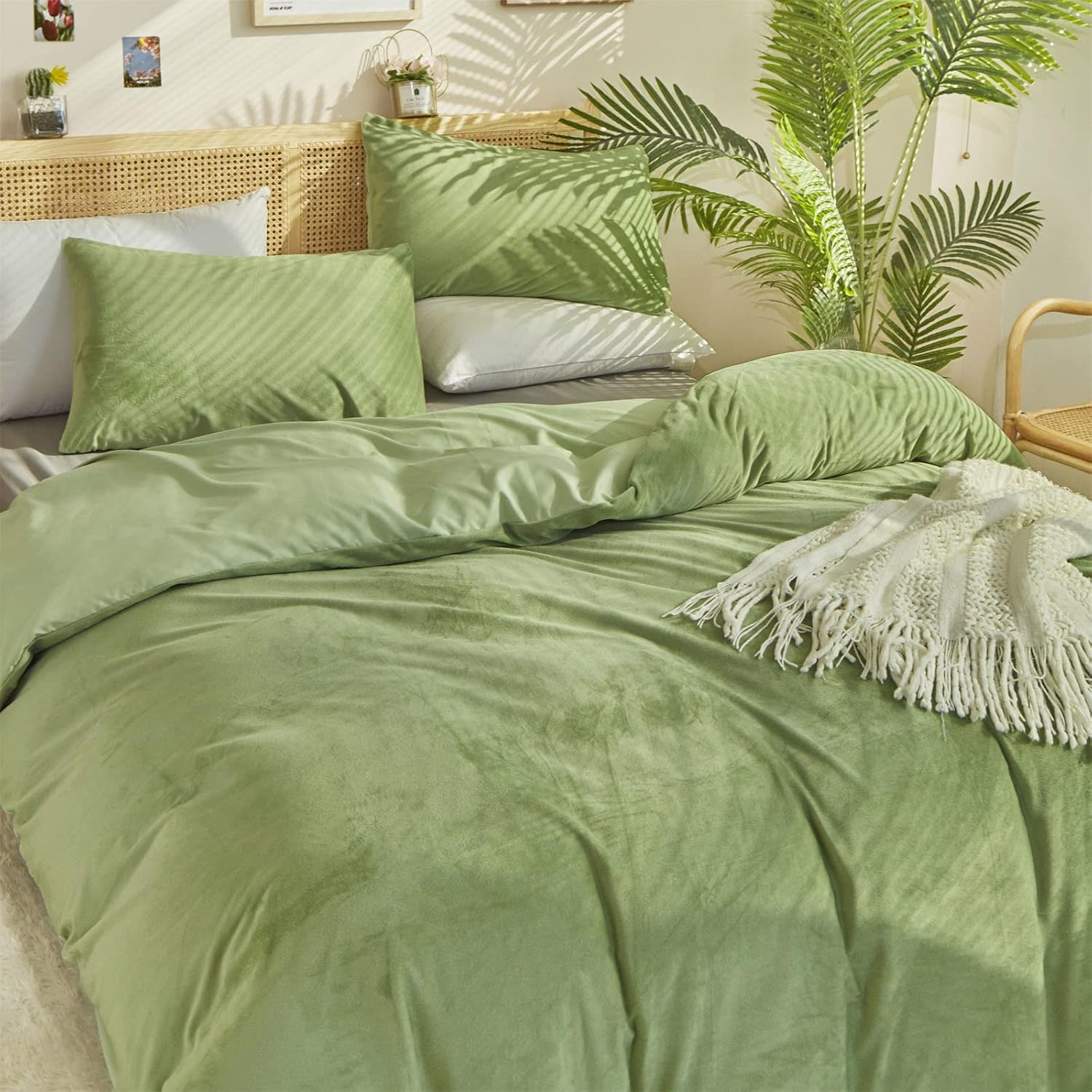 Luxlovery Sage Green Velvet Comforter Set Full Size Dusty Green Plush 3 Piece Bedding Sets Full Fluffy Comfy Soft Quilted Lightweight Durable Bedding Set with 2 Pillowcases Women Men Adults Teens