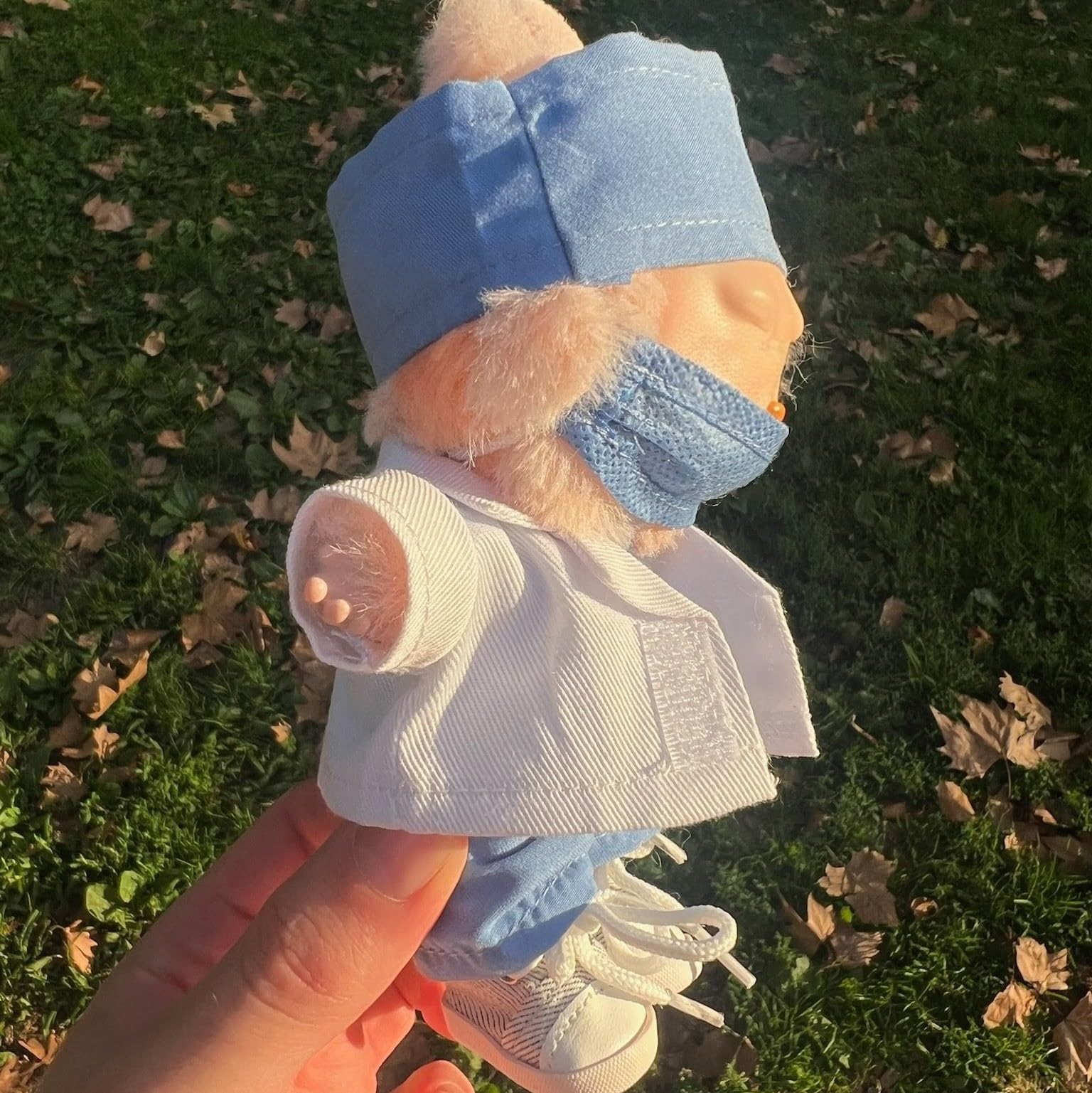 Ensemble Tenue Médecin Pour Poupée Peluche – Uniforme D'Infirmière Bleu Foncé Avec Haut, Pantalon, Stéthoscope Et Masque – Accessoire De Déguisement Pour Poupée Jusqu'à 17 Cm
