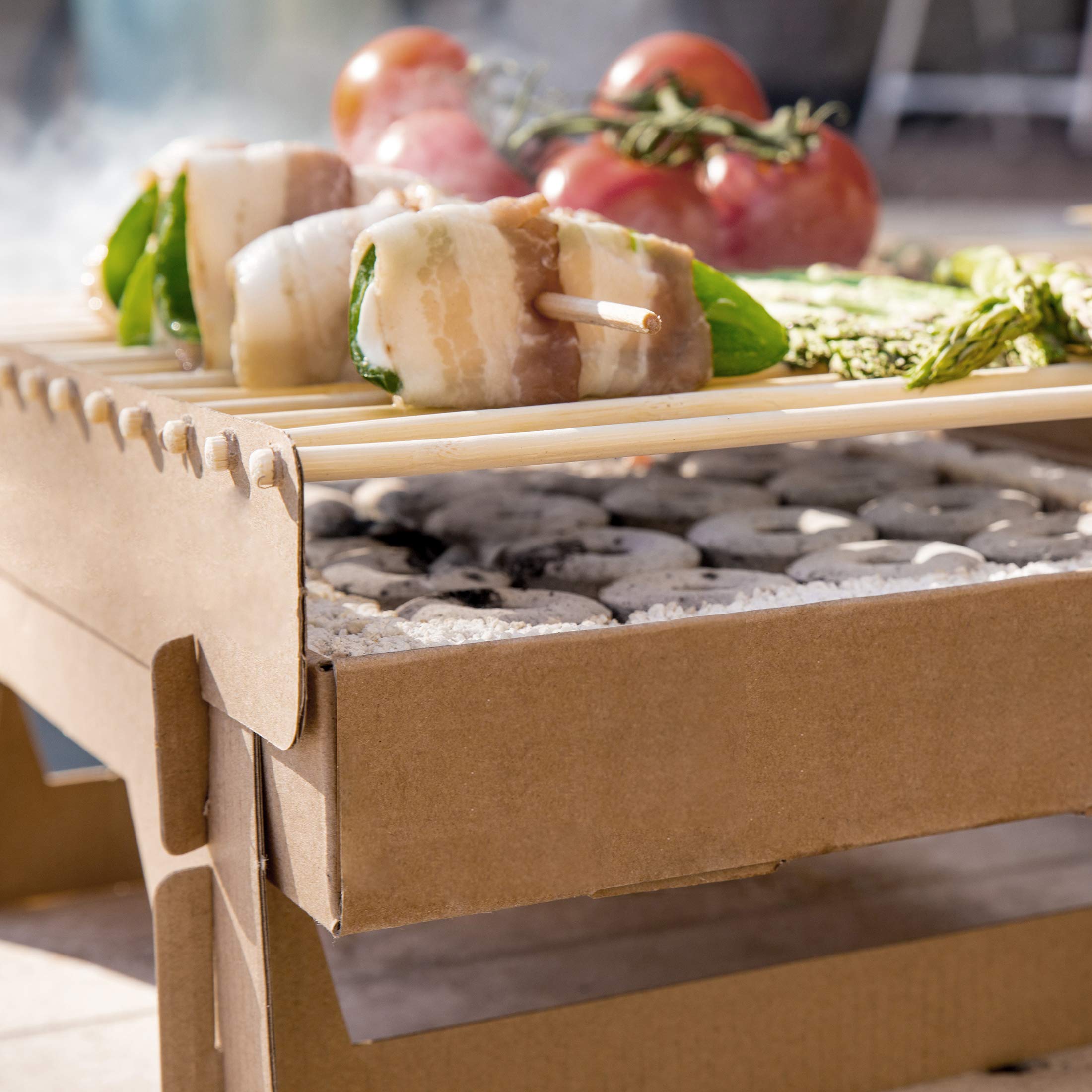 Meateor ko Einweggrill, Festival Grill, Festspiele, Einmalgrill,  Einweggrill, Bambus Kohle, Bambus Grillrostgrill to go, natrlichen  Materialien, weniger CO2 Emission, bereit in 5 Minuten (2) : Amazon.de:  Garten