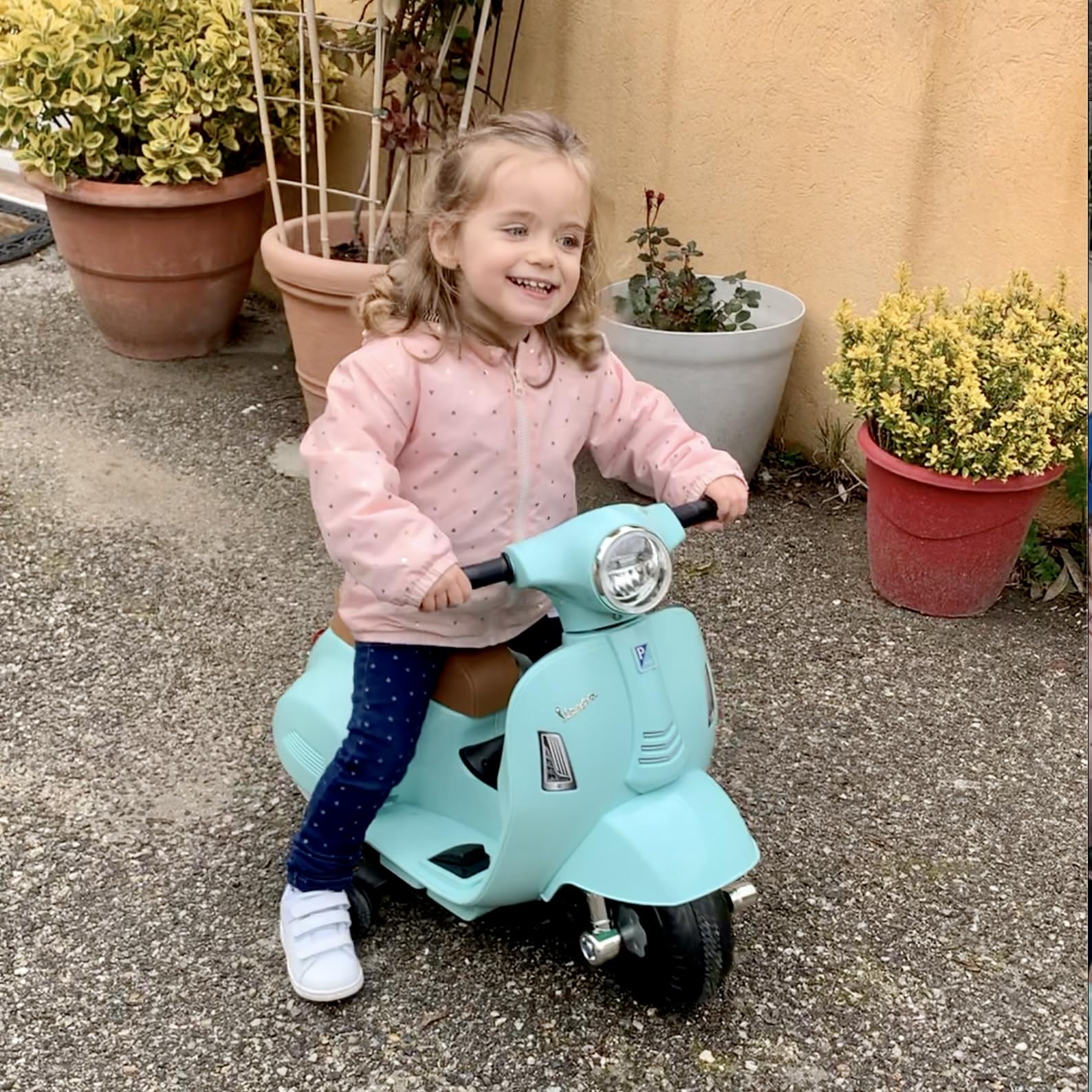 Turbo Challenge - Vespa GTS - Portador Eléctrico - 119151 - Scooter - Verde Agua - Listo para Rodar - Máximo 25Kg - Plástico - Baterías Recargables - A Partir de 24 Meses