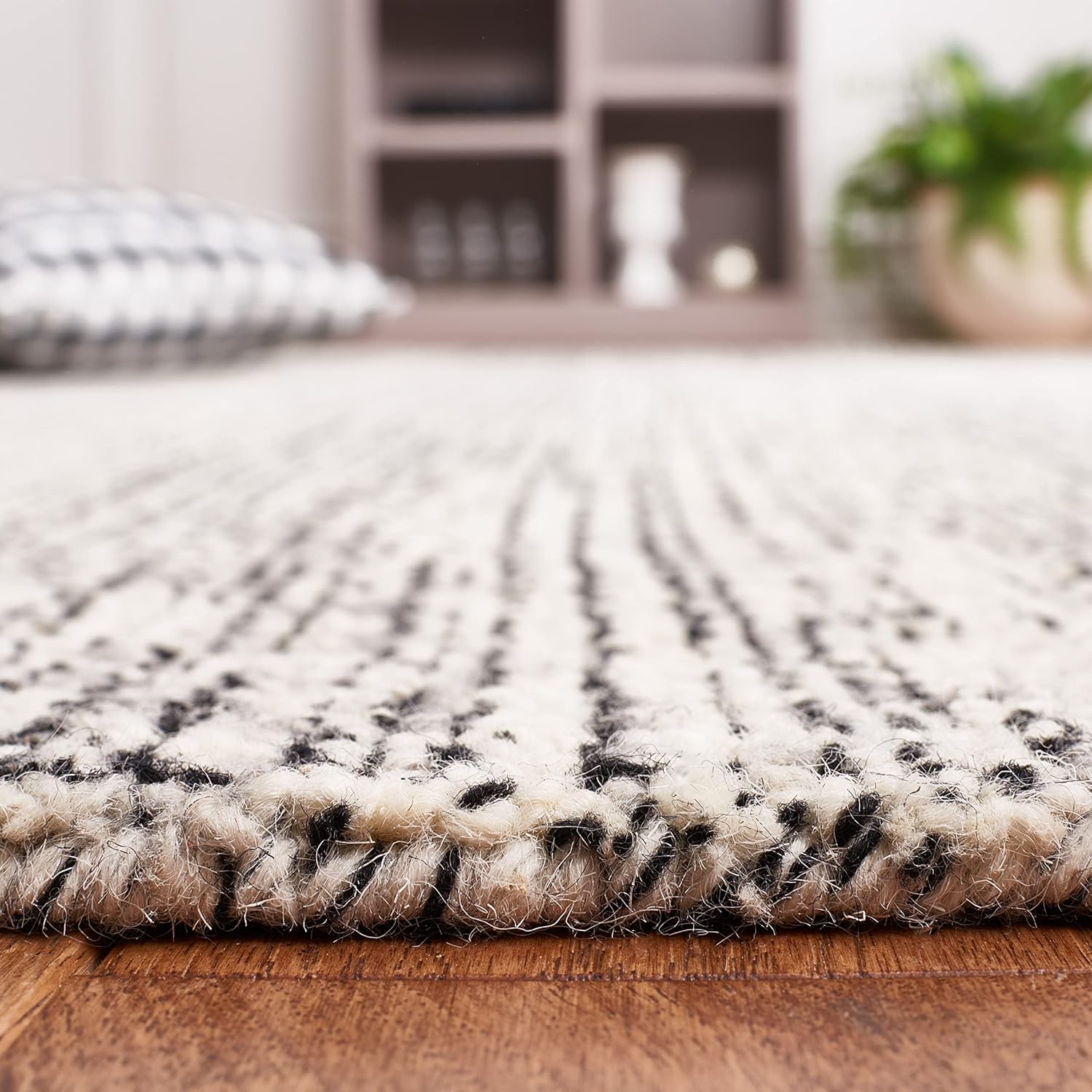 SAFAVIEH Abstract Collection Area Rug - 10' x 14', Black & Grey, Handmade Wool, Ideal for the Living Room, Dining, Bedroom (ABT483Z)