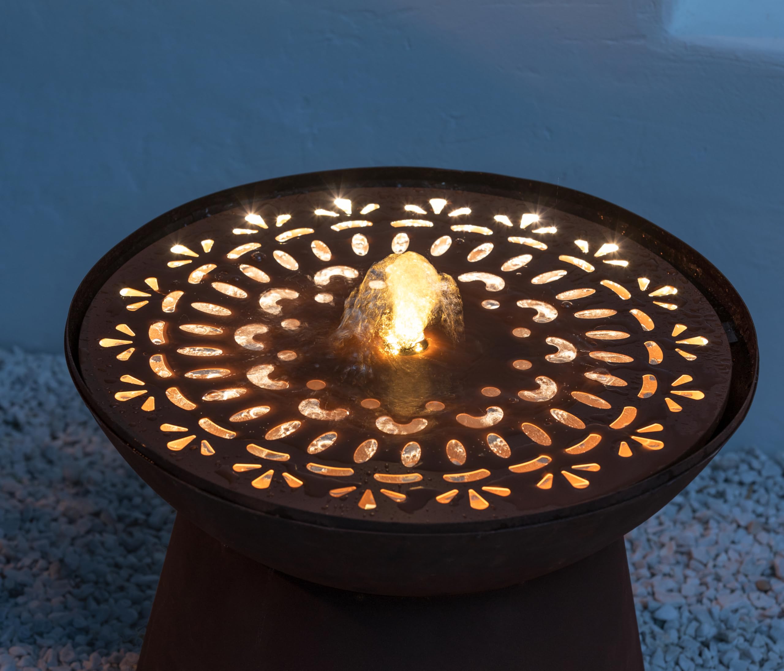 Dehner Gartenbrunnen Floral, frostbeständiger Brunnen für Außen, Komplett-Set mit warmweißer LED Beleuchtung/Pumpe/Trafo, Höhe 66 cm, Ø 50 cm, Cortenstahl, Kupfer-Farben
