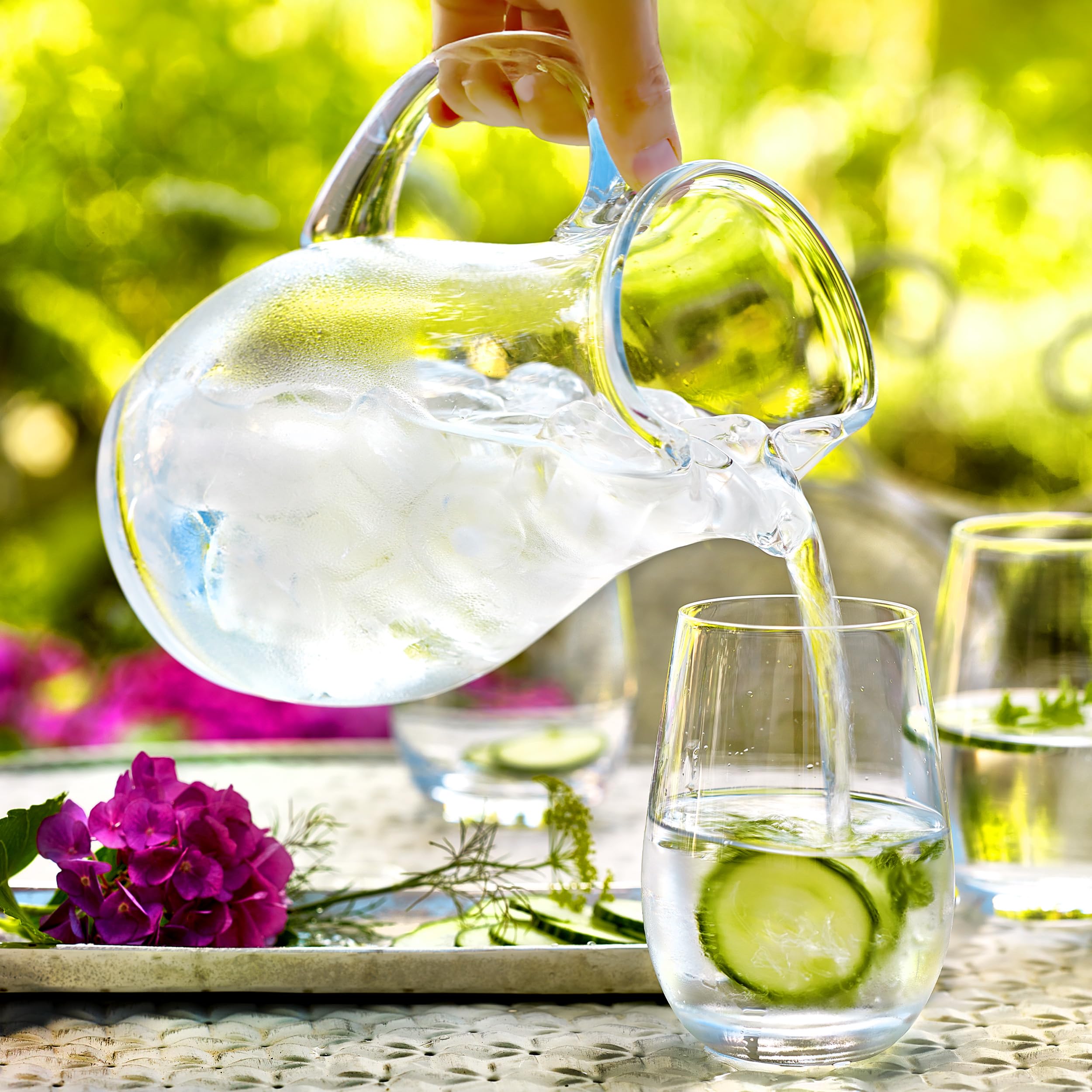 Stölzle Lausitz Exklusiv Krug Wasserkaraffe mit Eislippe 1,5 l, 6er-Set | Handgefertigte Glaskrüge & Wasserkaraffen mit Eislippe für Wasser, Saft und Wein, Kristallglas & spülmaschinengeeignet