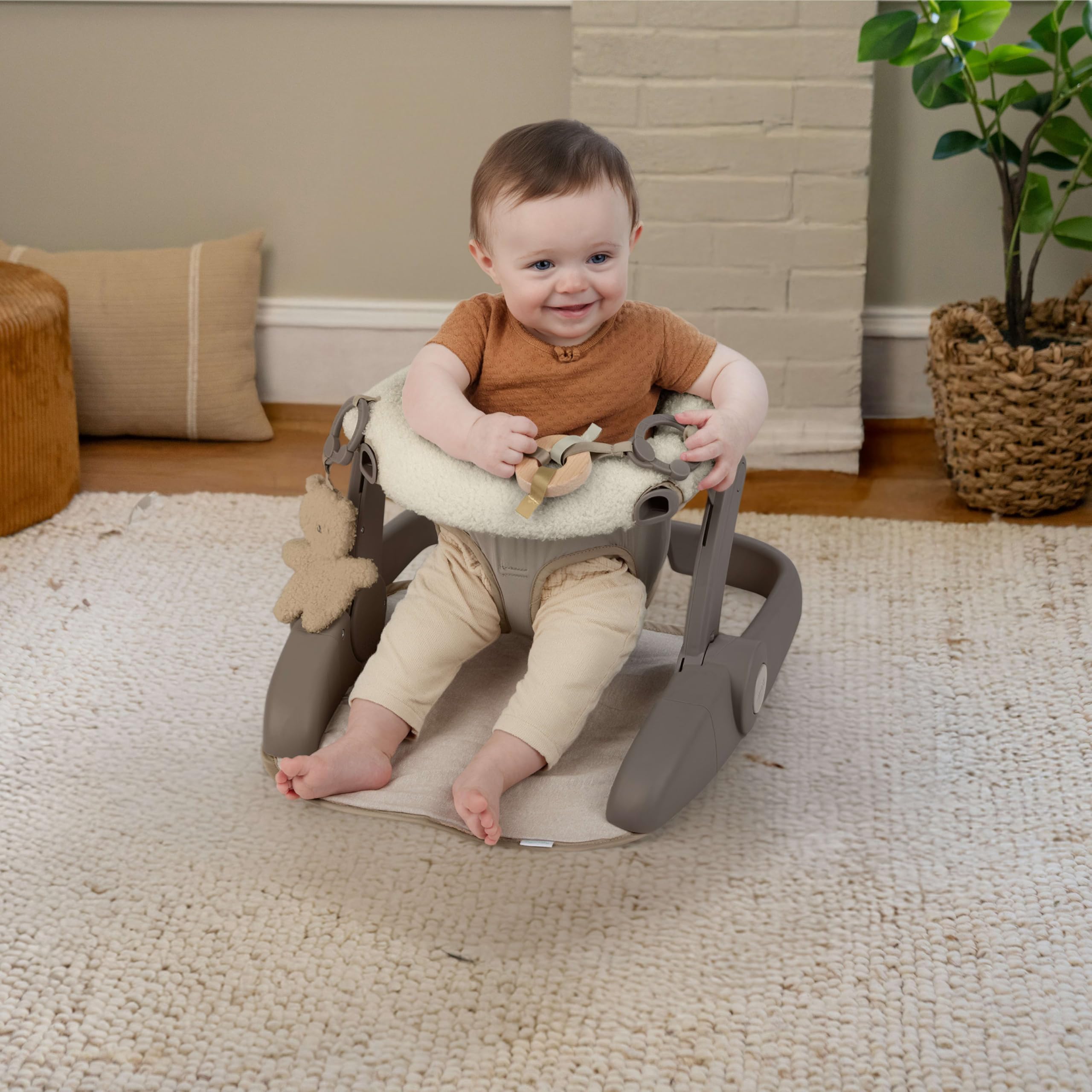 Ingenuity Prop Spot Learn-to-Sit Baby Bodensitz mit Tablett, Bouclé Stoff-Kissen, verstellbare Höhe, Klappdesign, Spielzeug enthalten