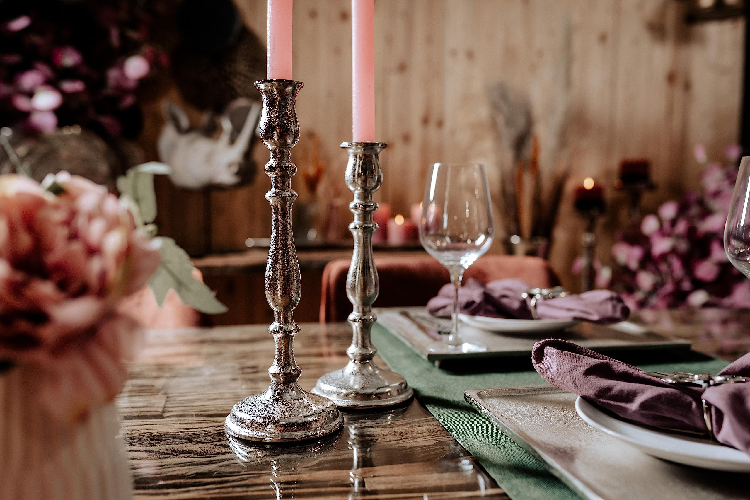 2er Set Kerzenständer Kerzenhalter Aluminium Silber Deko - Kerzenleuchter Modern für Stabkerzen - Tischdeko Hochzeit - Dekoration Wohnzimmer - H 27 und 32 cm