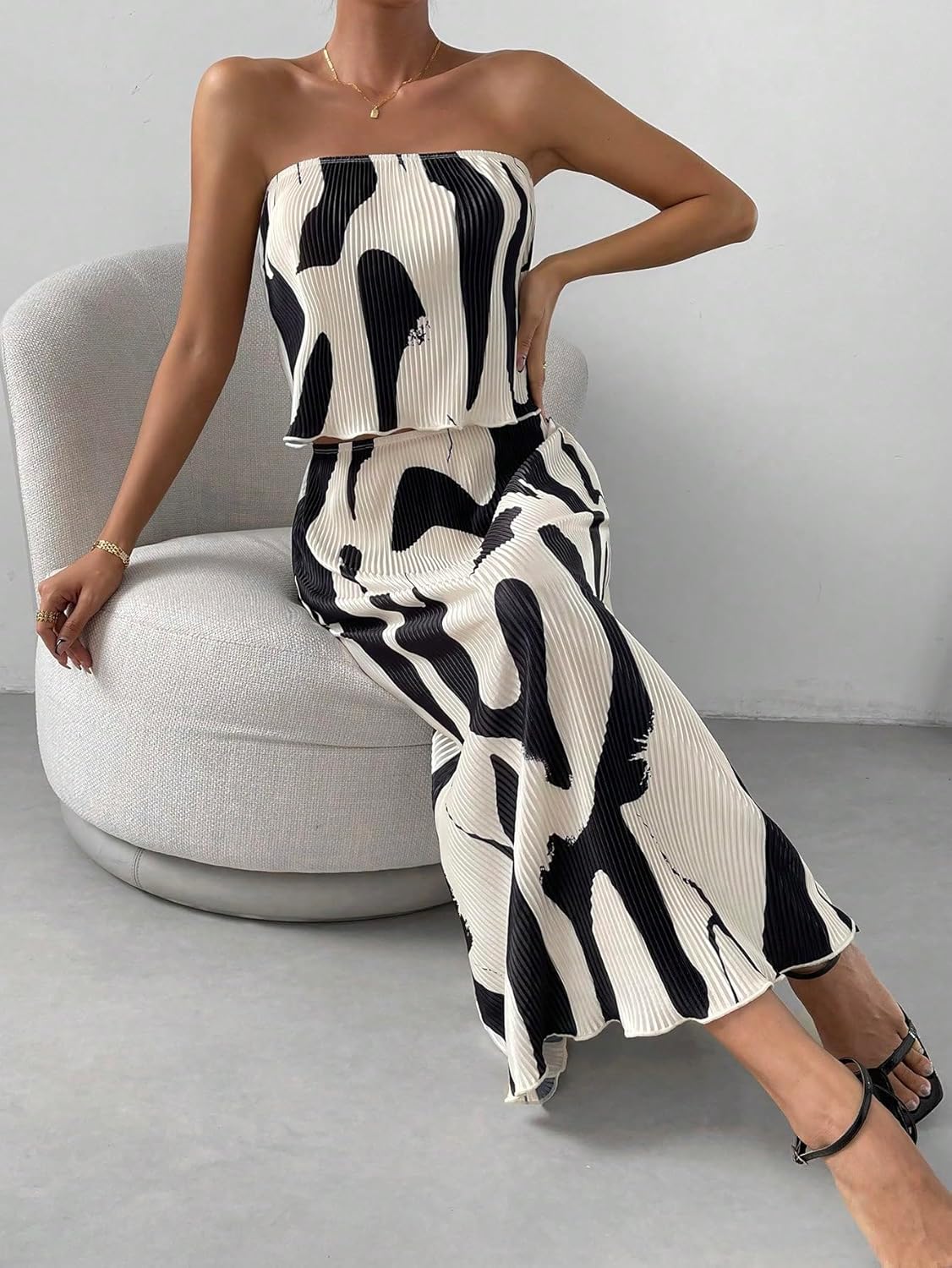 GORGLITTER Women's Summer Maxi Skirt Set 2 Piece Vacation Set Strapless Crop Tube Top and Skirt Sets Going Out Outfit - Image 3