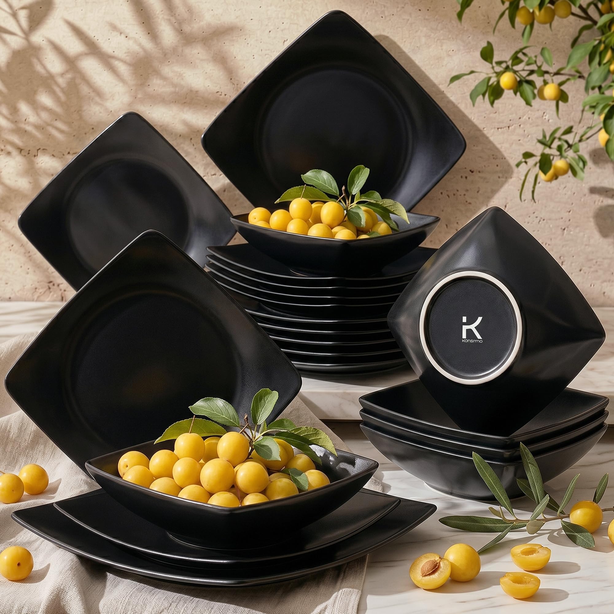 KONSIMO EPIRI Geschirrset 6 Personen, 18-teiliges Tafelservice aus Steinzeug – Modernes Teller Set mit Speisetellern, Frühstückstellern & Schalen Geschirr Set (Schwarz Matt, für 6 Personen)