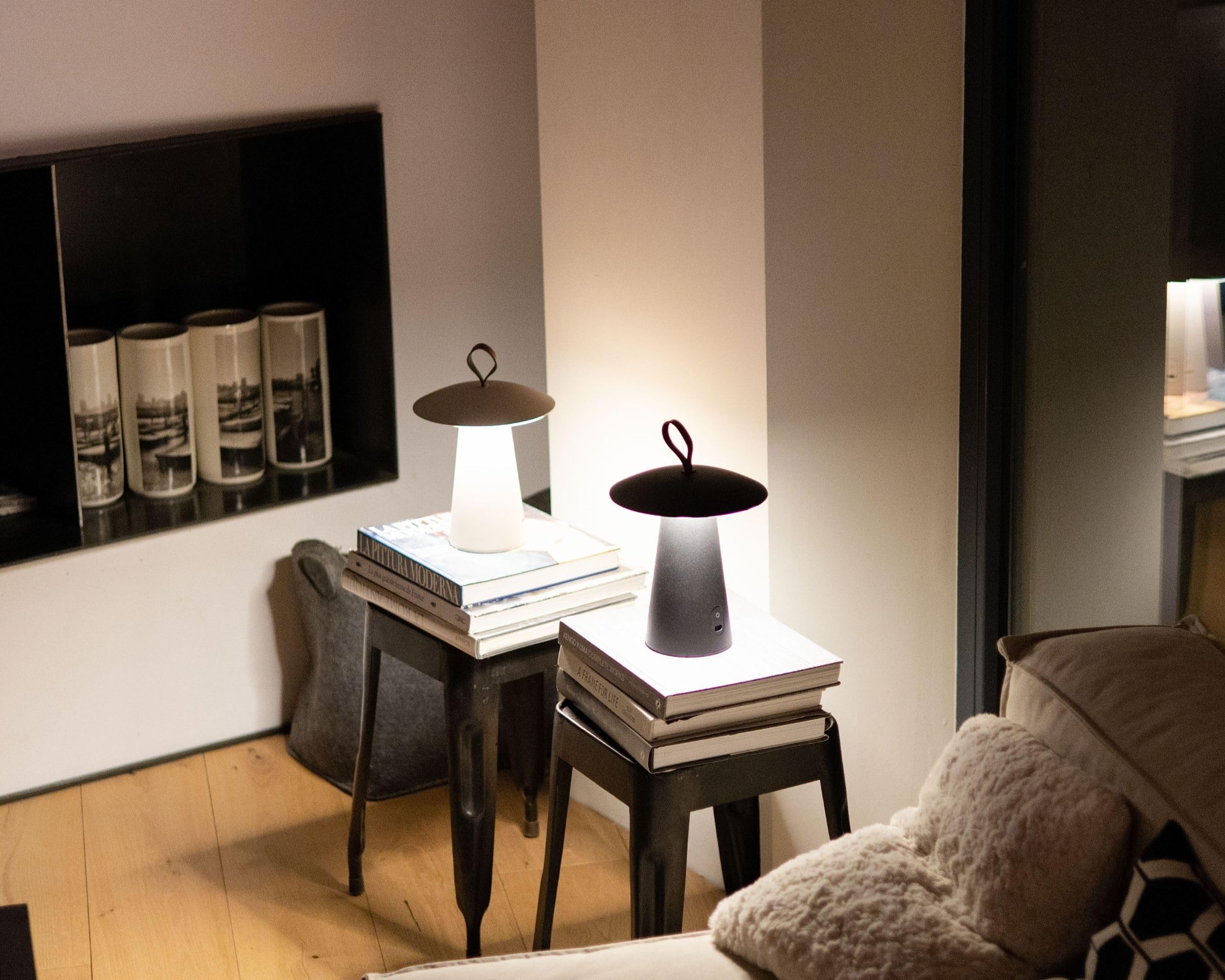 LUUK Studio Lampada da Tavolo LED Ricaricabile Senza fili a Forma di fungo, Controllo Tattile con Regolazione Continua, USB-C, IP54, Lampada Decorativa Moderna Interni, Camera da Letto, Esterni, Nero