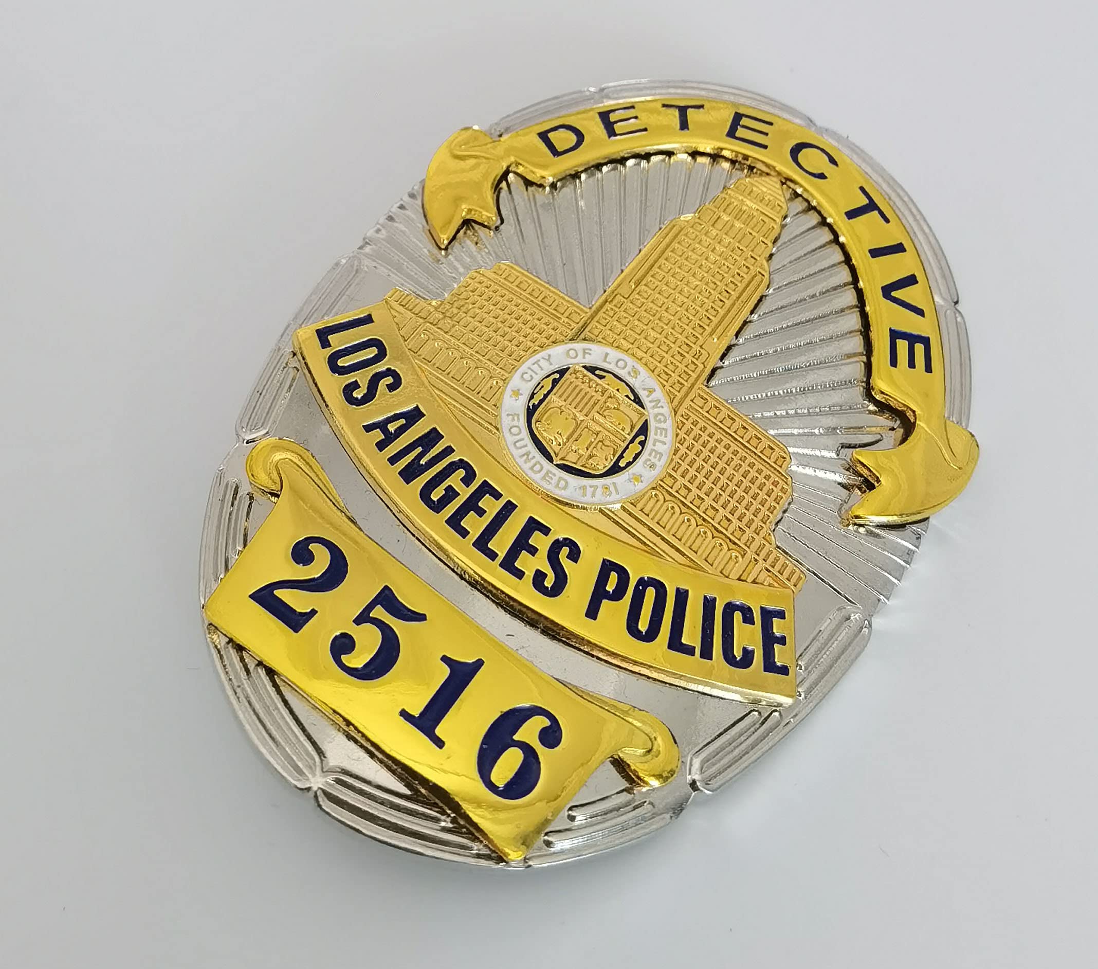 ロサンゼルス警察 バッジ 2516ポリスバッジ ロサンゼルス警察 バッジ 2516ポリスバッジ - メルカリ
