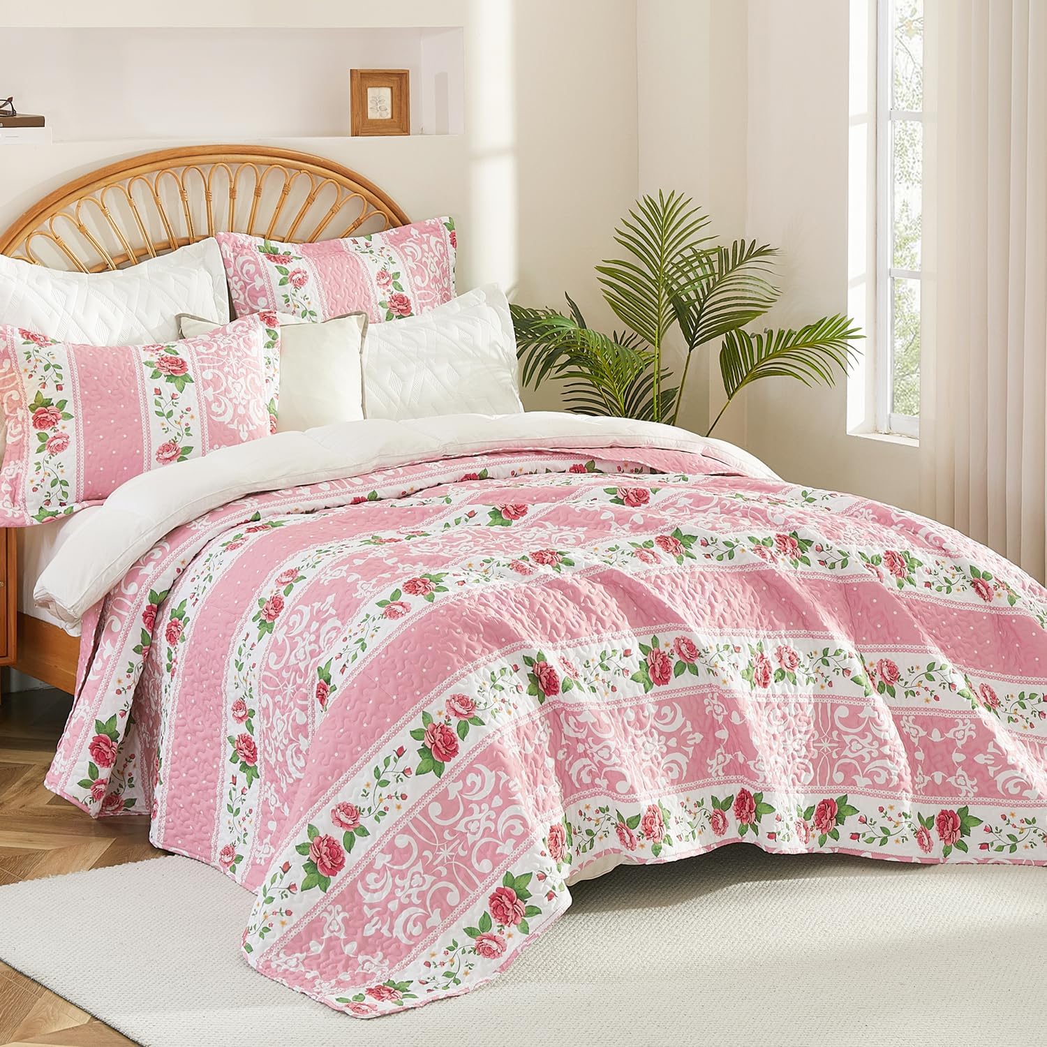 EVENHUG Floral Quilts Set Queen Size 3 Piece Pink Bedding Set Reversible with 2 Pillow Shams Bedspread Coverlet Lightweight Soft Bed Cover for All Season(106"X96",Pink)