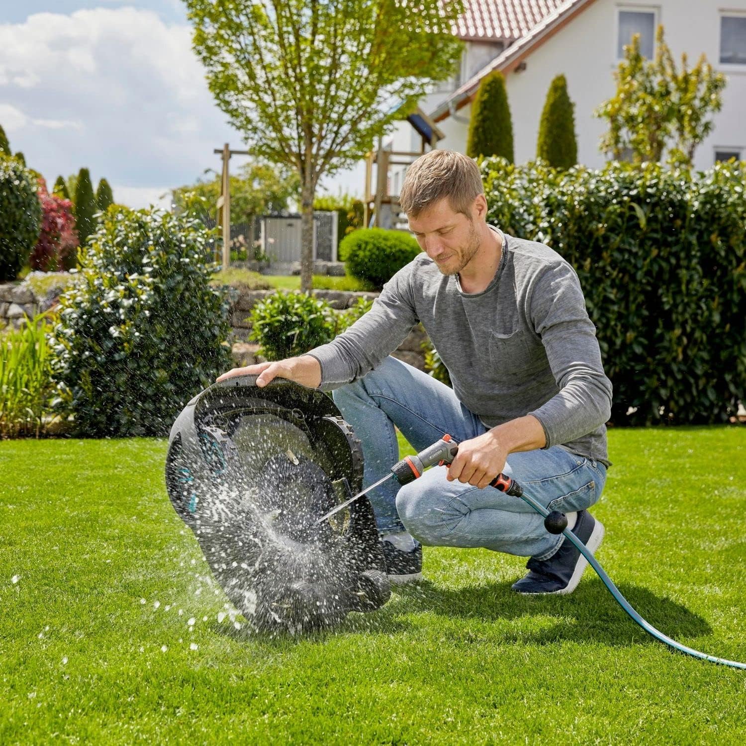 Gardena SILENO Life 1500 Smart Robot Mower Set: Innovative Lona AI Technology, Via Application Adjustment, SensorControl, for Slopes 35% Max, Smart Gateway, Version FR/NL (19704-66)