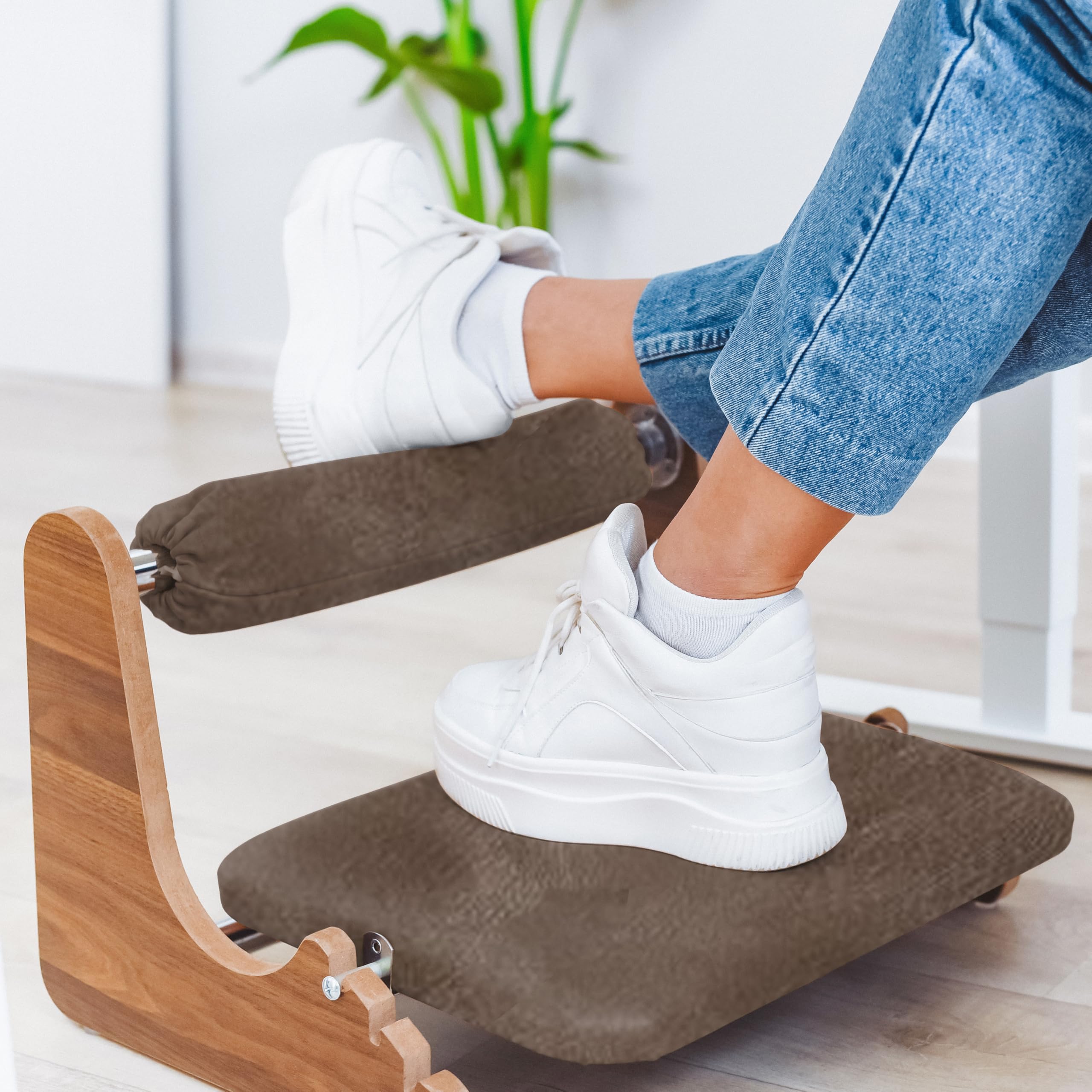 Ergonomische Fußstütze aus Holz – 3 verstellbare Höhen (6/8/10 cm) – Knöchelstütze aus weichem Wildleder – Wippbasis – rutschfest – Komfort für Telearbeit & Büro