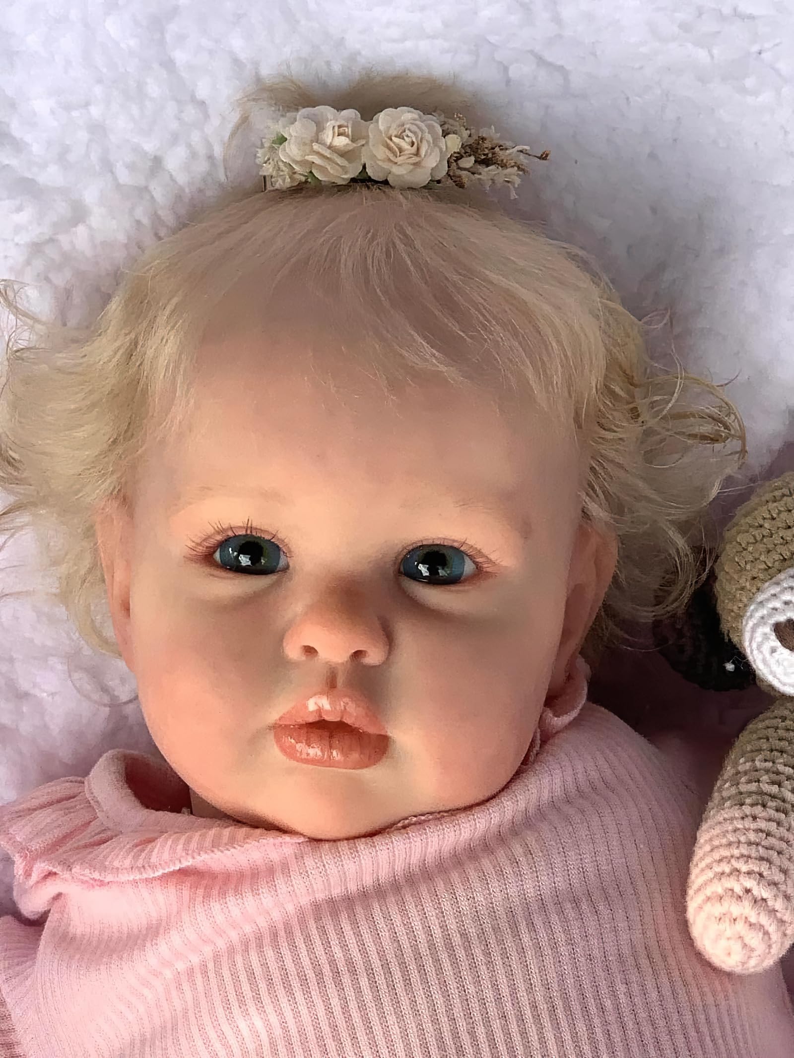 MineeQu 24 Zoll Realistische Reborn Baby Puppe Blondes Haar & Blaue Augen Kleinkind-Mädchenpuppe Rosa Strickoutfit Geschenksatz