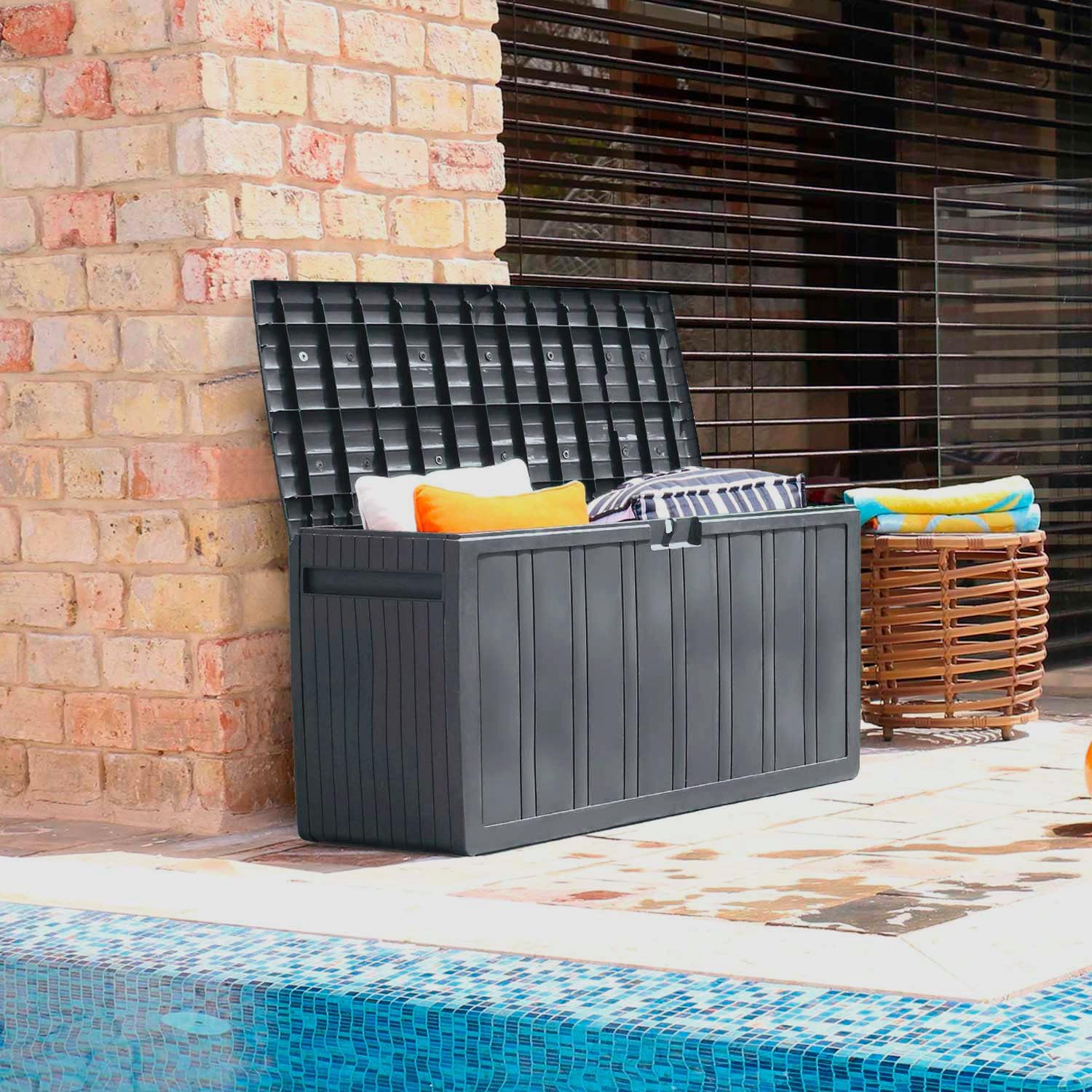 THINIA HOME Baule esterno in resina per giardino, terrazza o balcone, cassapanca impermeabile per oggetti e giocattoli, 270 litri, 117 x 45,5 x 57 cm