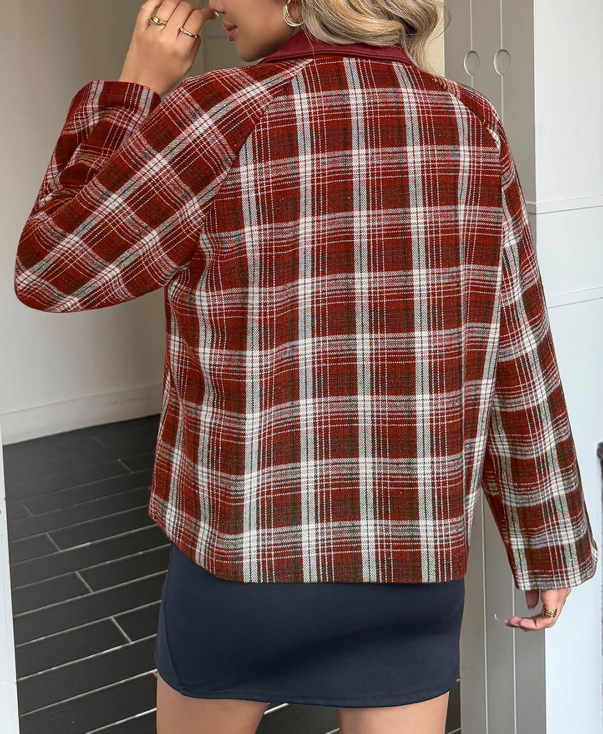 Tankaneo Womens Plaid Cropped Jackets Barn Lightweight Flannel Zip Up Utility Coat Casual Short Jacket with Pockets - Image 3