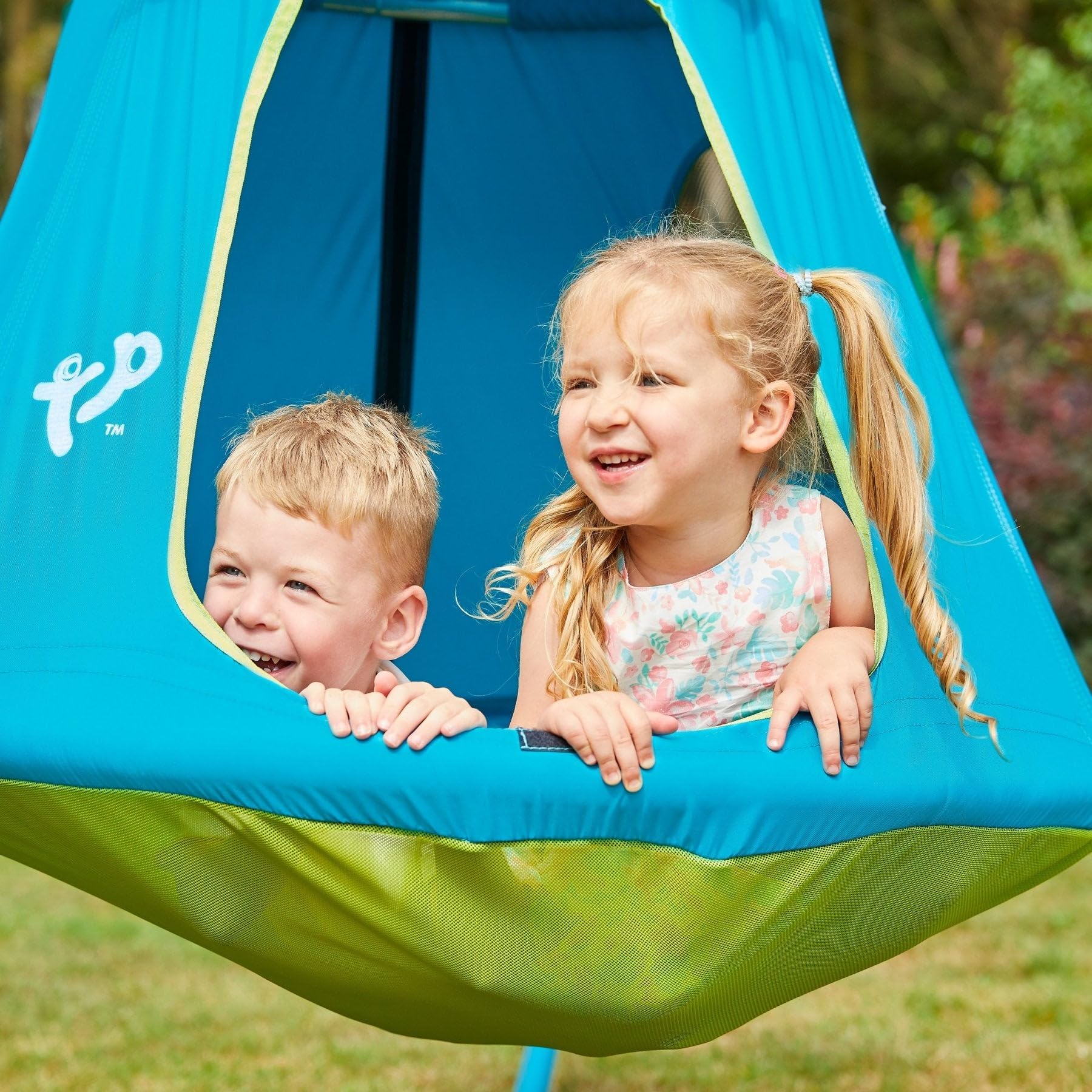 TP Toys Zelt UFO blau mit Stativ – Hängender Spielplatz für Kinder – Tür und Fenster aus Netz – kompakt für kleine Gärten – ab 2 Jahren – inklusive Verankerungsset