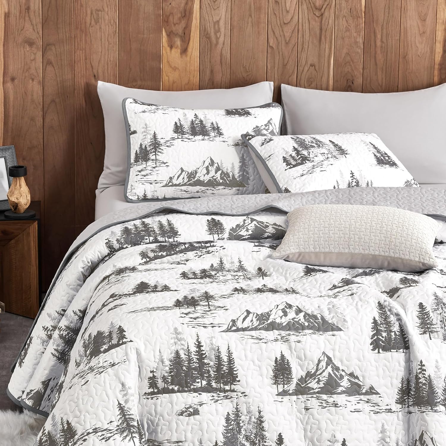 Wake In Cloud - Rustic Quilt Set, Cabin Forest Woodland Camping Theme with Lodge Mountain Print, Reversible Lightweight Bedspread Coverlet, 3 Pieces, Grey White, Twin/Twin XL Size