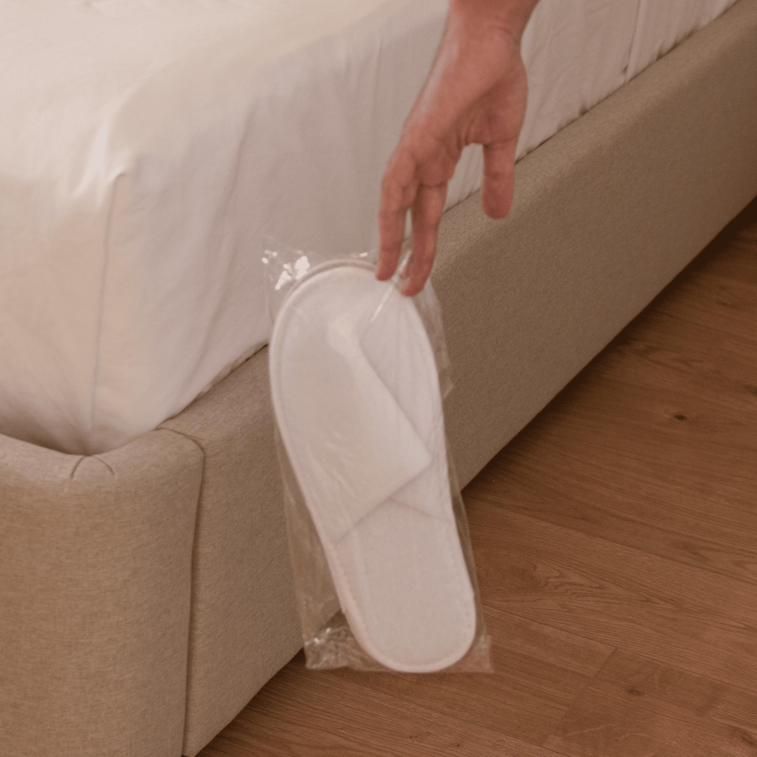 Pantoufles Jetables Blanches – Chaussons Fermés en Éponge Douce, Confortables et Hygiéniques pour Spa, Hôtel, Thalasso, Invités et Accueil Clients