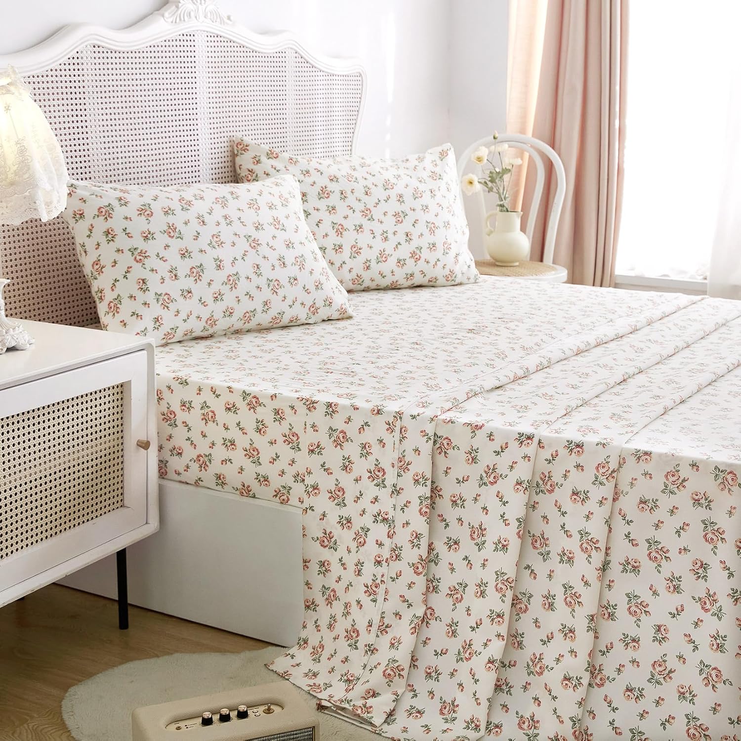 Wake In Cloud - Floral Bed Sheets, 4-Piece Sheet Set, Shabby Chic Flower Rose Pattern Printed Coquette Cottagecore Vintage Aesthetic Bedding, Deep Pocket, Light Beige, Queen Size