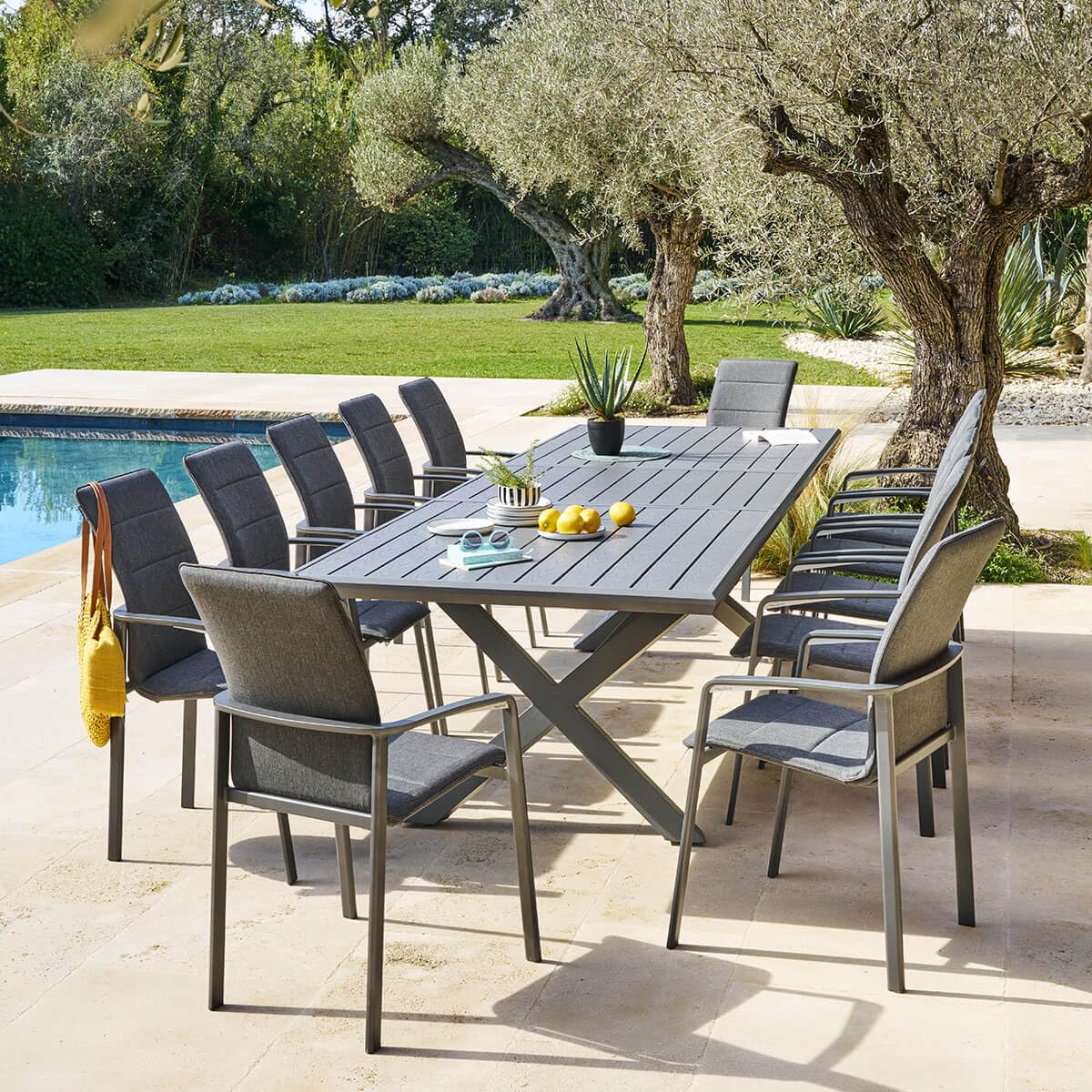 Hespéride - Mesa de jardín Extensible Axiome, Gris Oscuro - 12 plazas - Aluminio con Revestimiento epoxi Inoxidable - Extensión automática - Mobiliario de Exterior