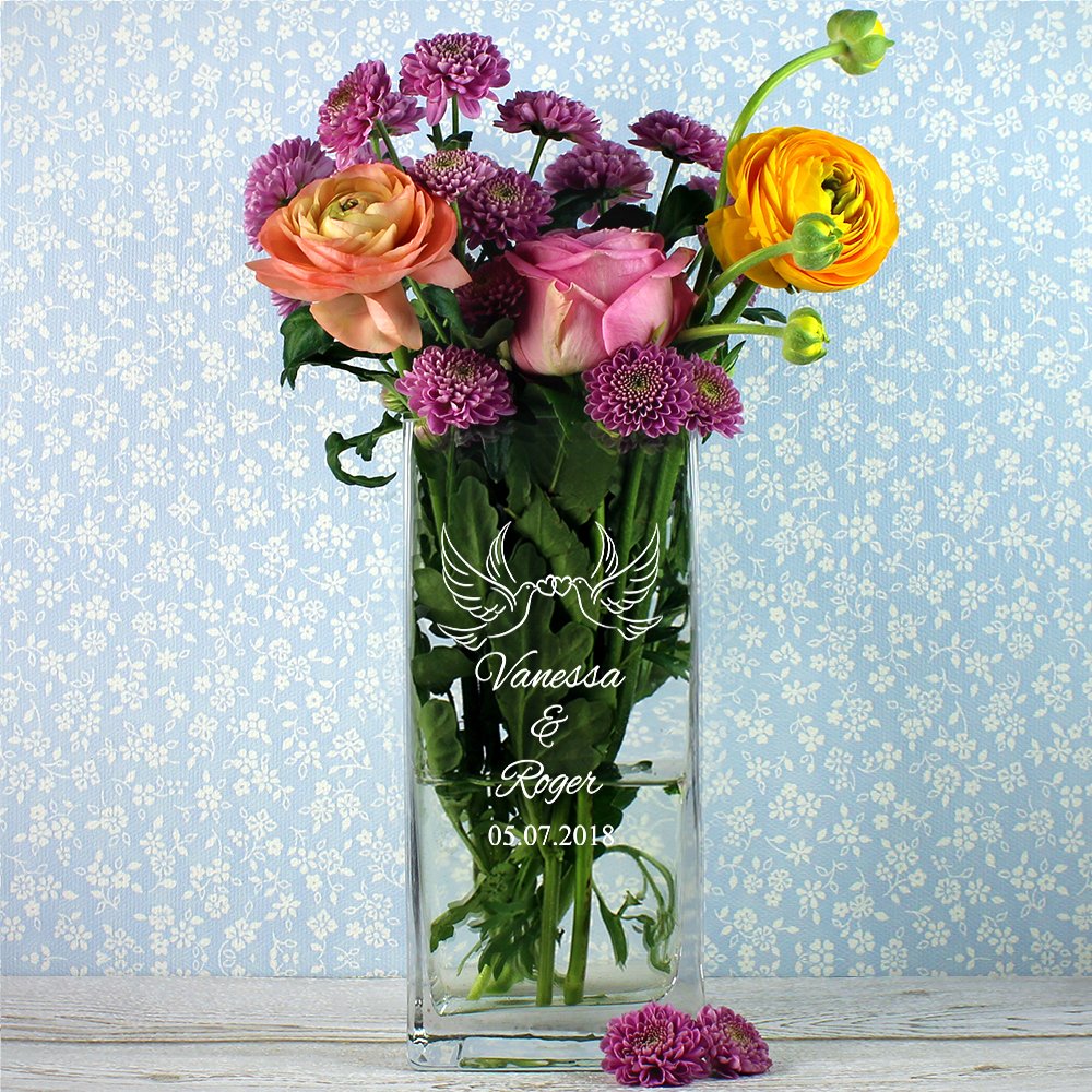 Casa Vivente Blumenvase aus Glas mit Gravur, Motiv Tauben, Personalisiert mit Namen und Datum, Dekoration, Hochzeitsgeschenk für Brautpaar