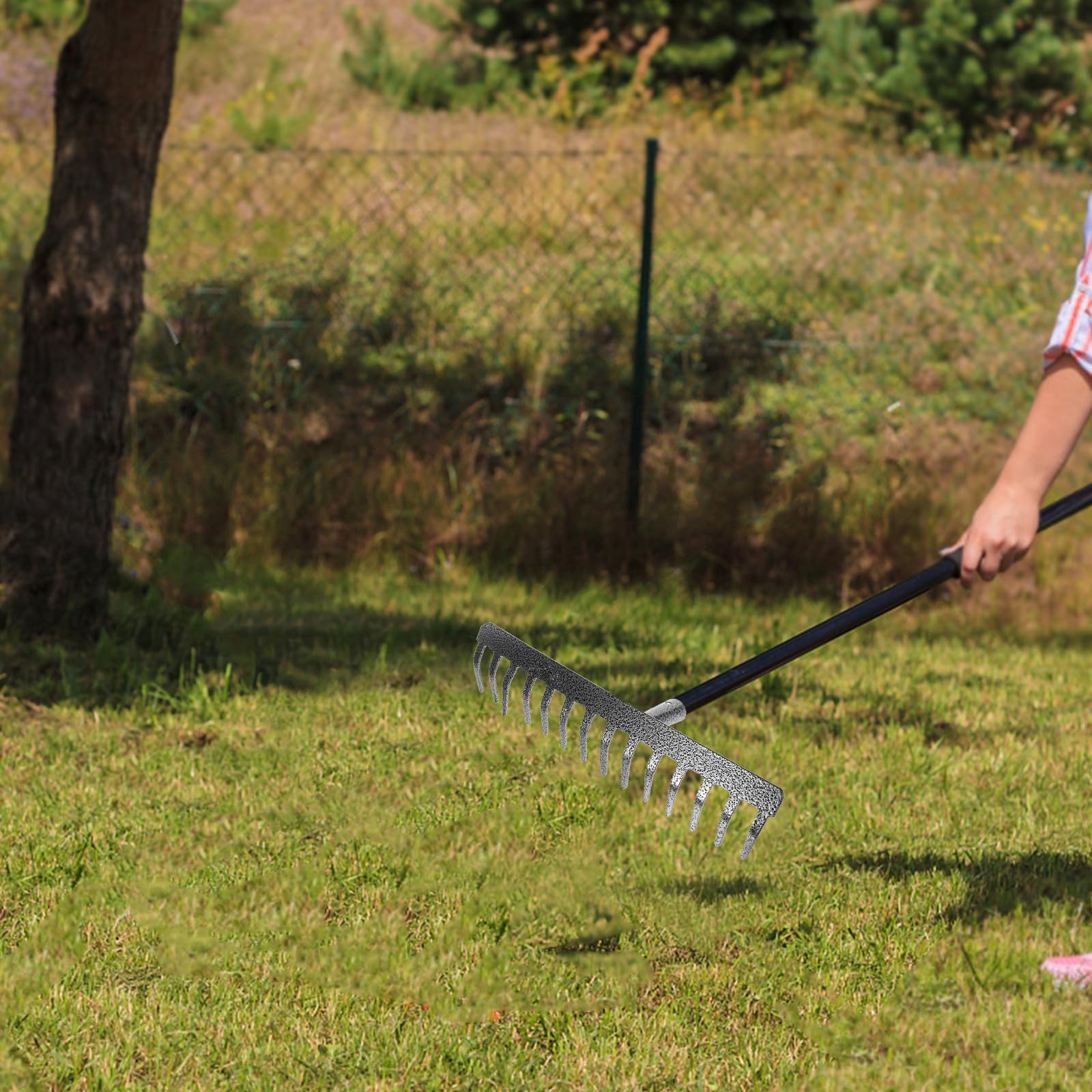 Rastrillo de jardín de Acero con 9 púas para Plantar y Remover la Tierra, implemento agrícola Resistente para el Cuidado del césped y tareas de jardinería al Aire Libre.