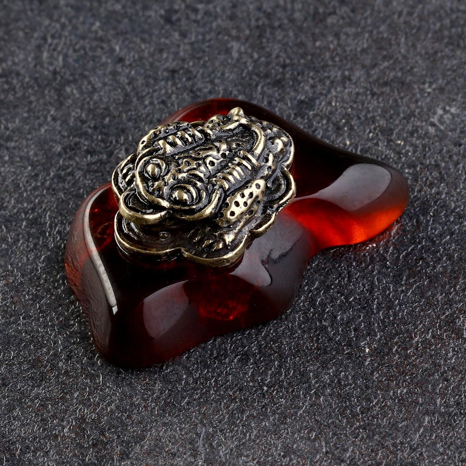 Elegante recuerdo de rana de tres patas en latón y ámbar para decoración de interiores, figuras de animales y estatuas, ideal para decoración del hogar y la oficina